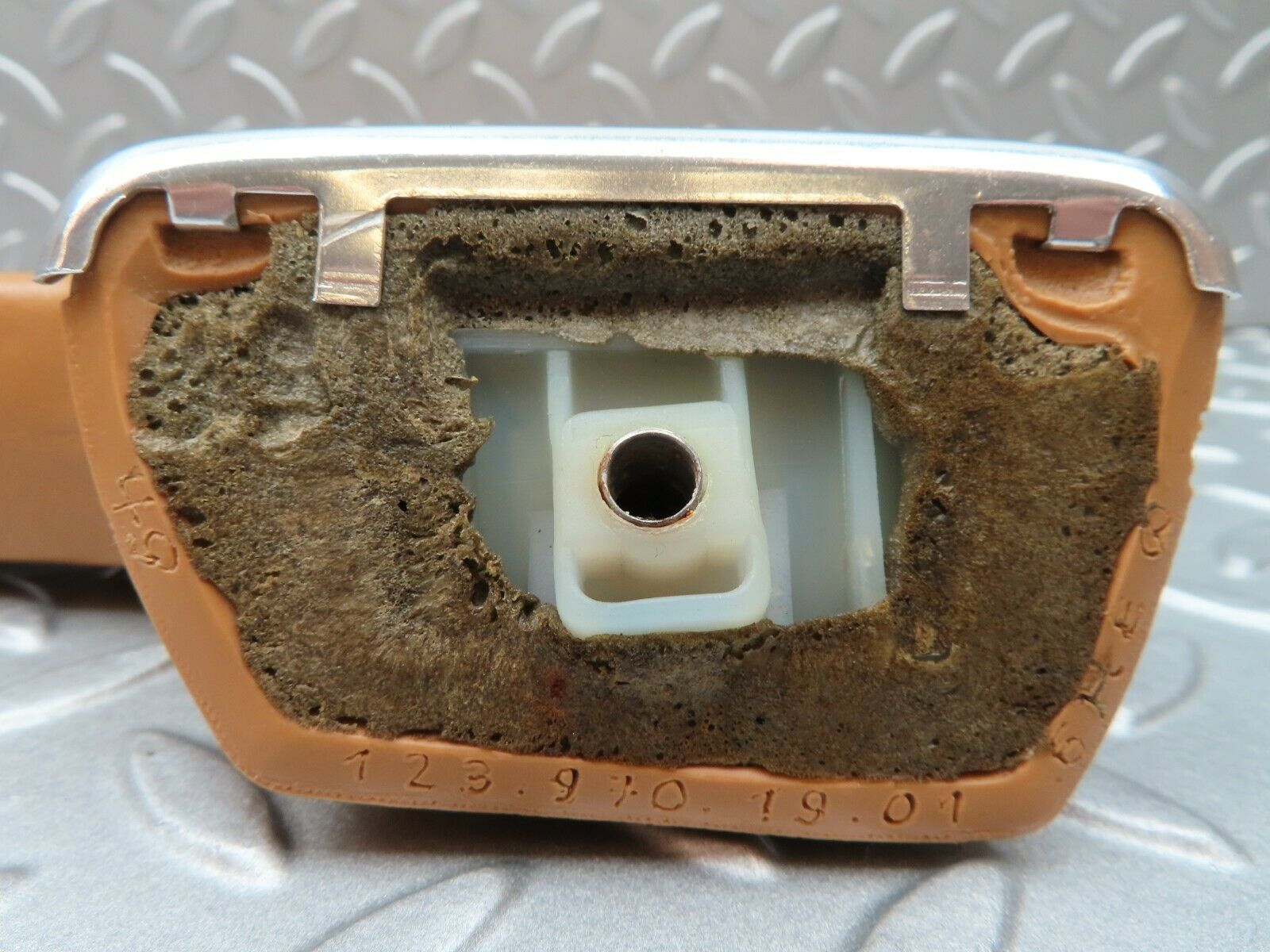 3711 Mercedes-Benz S123 200T Wagon Door Handle Rear Left Palomino 1239701901