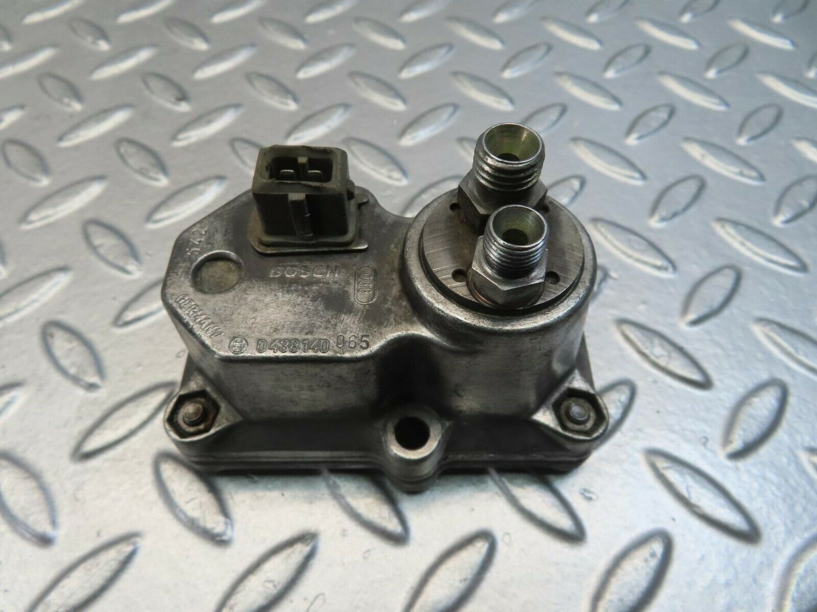 11472 Mercedes-Benz C123 230CE Coupe Warm Up Regulator 0438140065