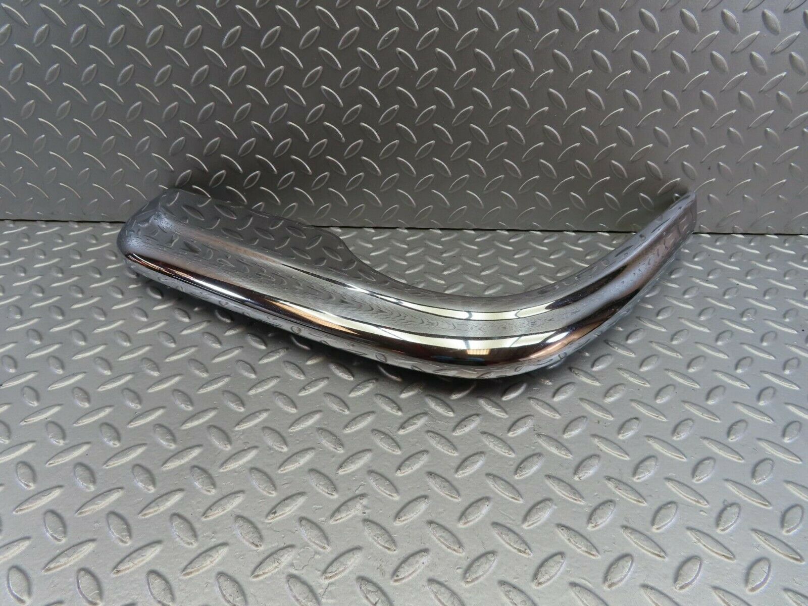 10617 Mercedes-Benz W108 Front Left Upper Bumper Corner
