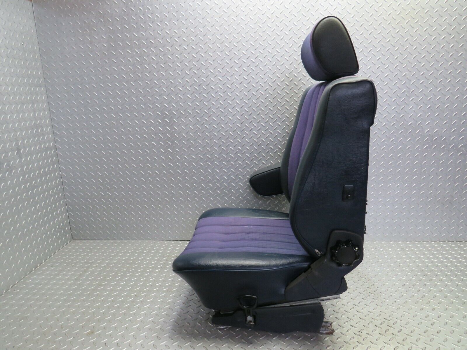 23042 Mercedes-Benz C123 230CE Coupe Front Left Seat Blue Half Leather