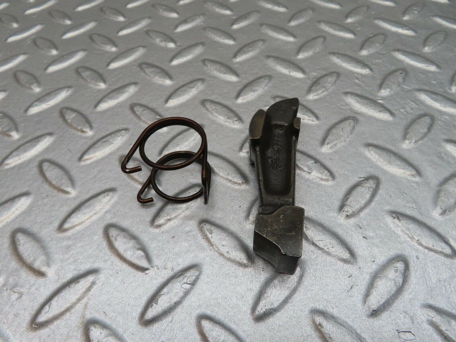 12868 Mercedes-Benz W111 220SE Valve Rocker Arm With Retaining Spring