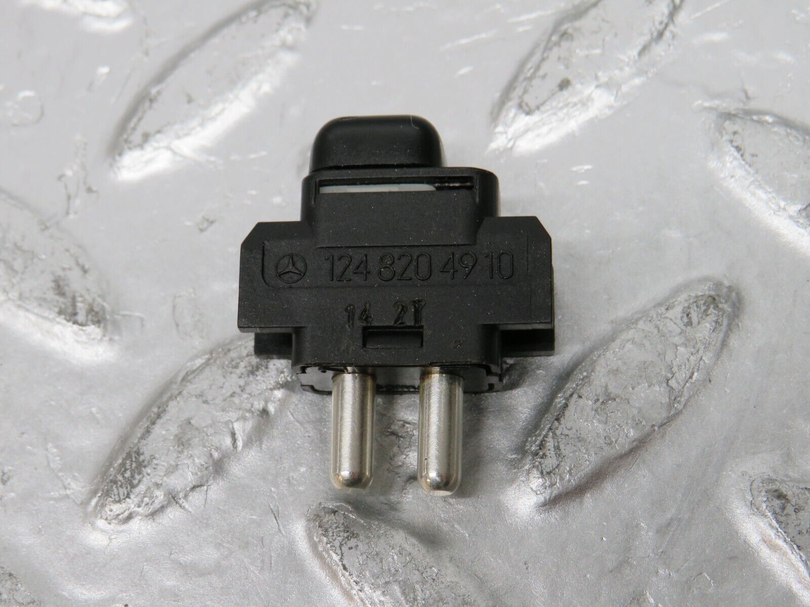 30513 Mercedes-Benz W124 230E Child Lock Control Switch 1248204910