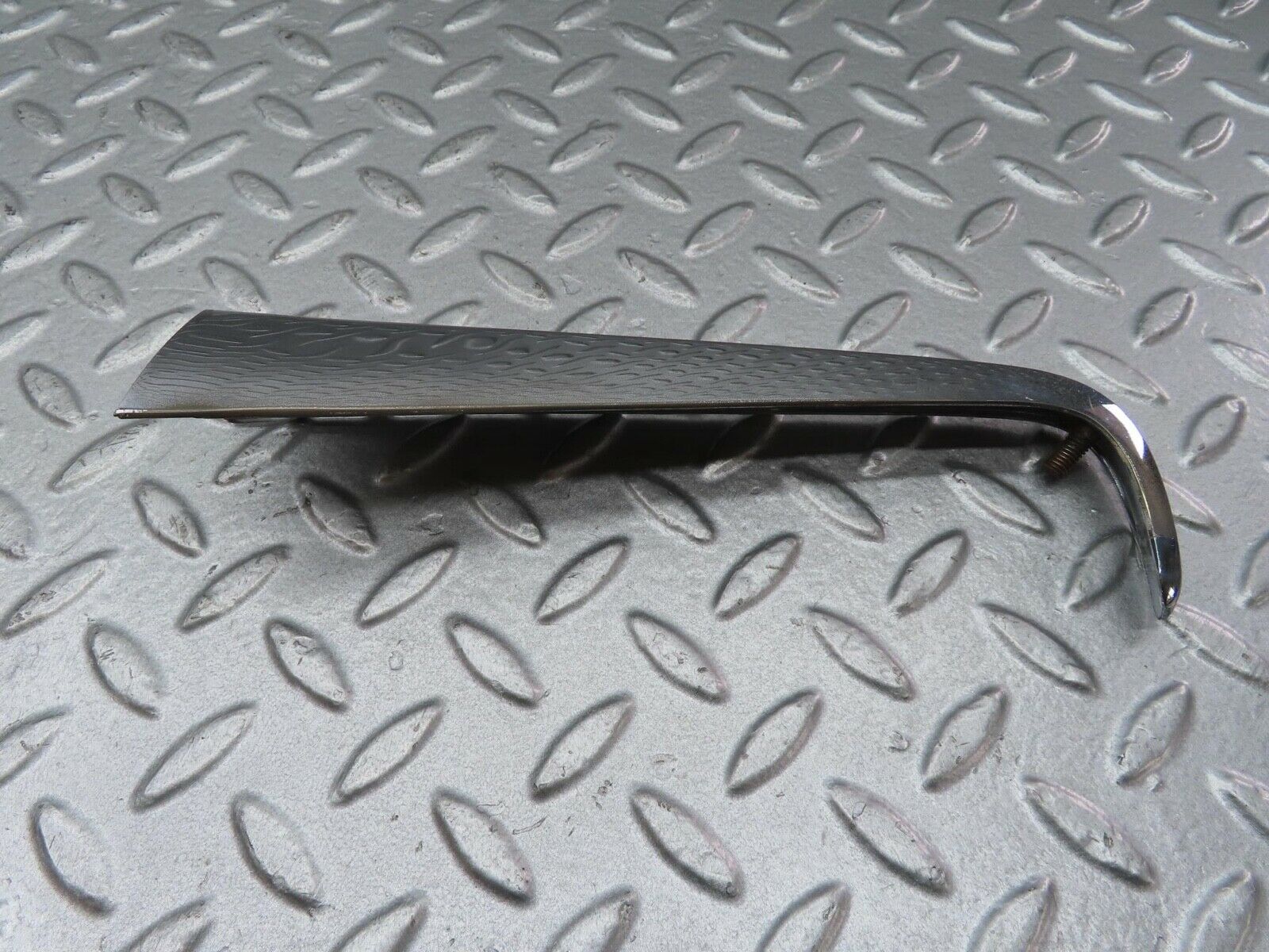 13084 Mercedes-Benz W111 220S Rear Right Fender Wing Tail Chrome Trim 1116900479