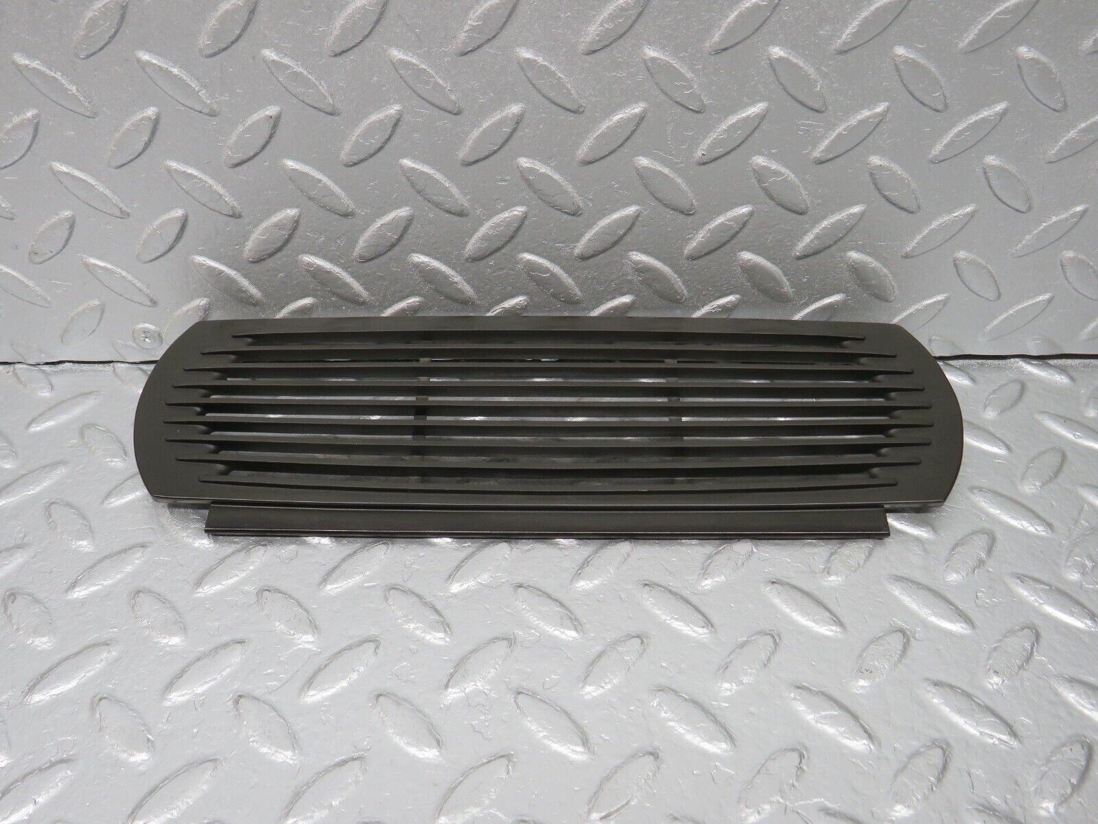 40324 Mercedes-Benz W110 230 Dashboard Speaker Cover