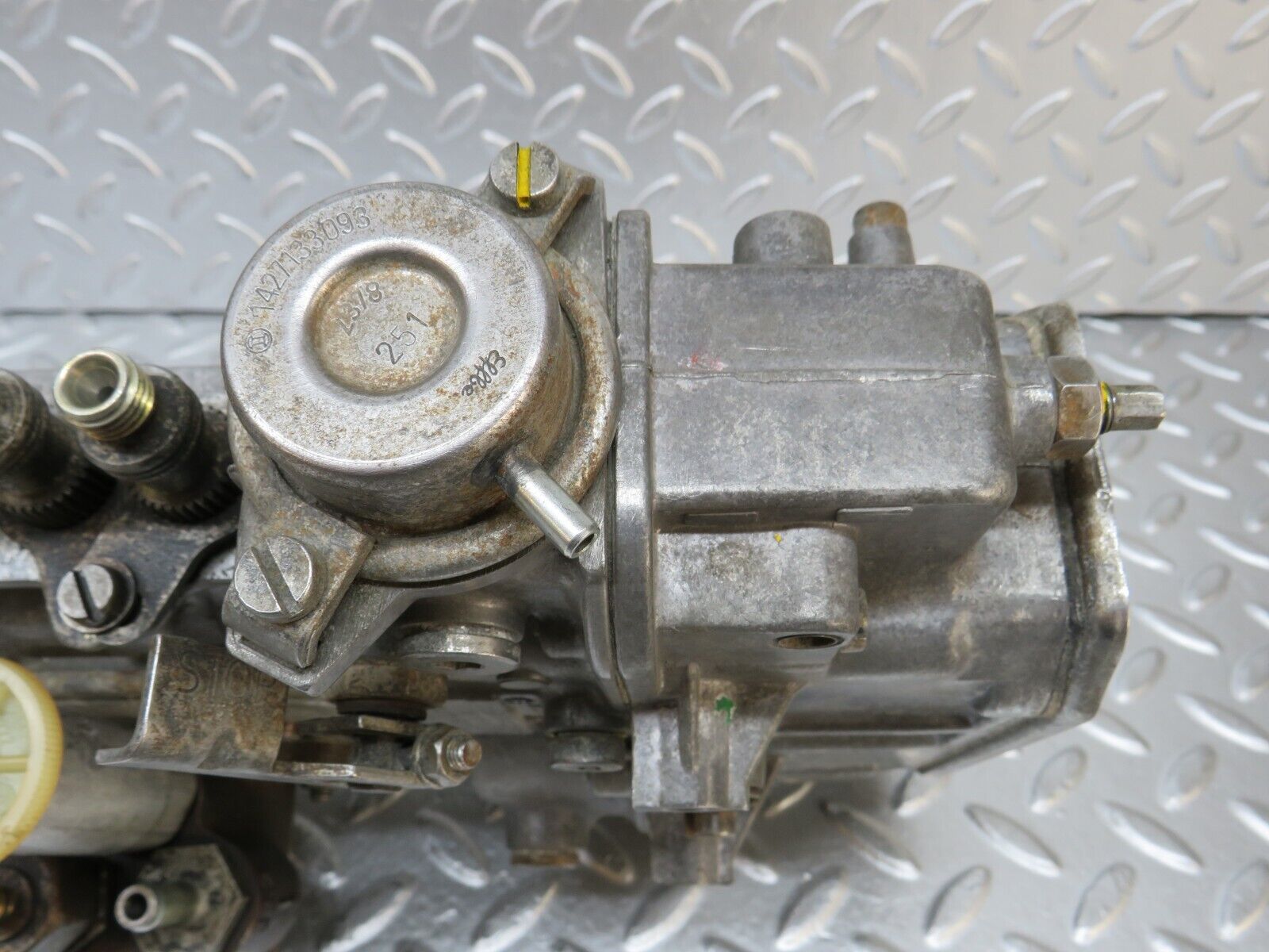 26954 Mercedes-Benz W123 240D Diesel Fuel Injection Pump Bosch 6160706801