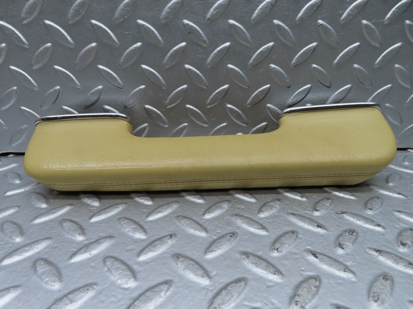 21028 Mercedes-Benz W123 230E Interior Door Handle Right Side Beige 1239702001