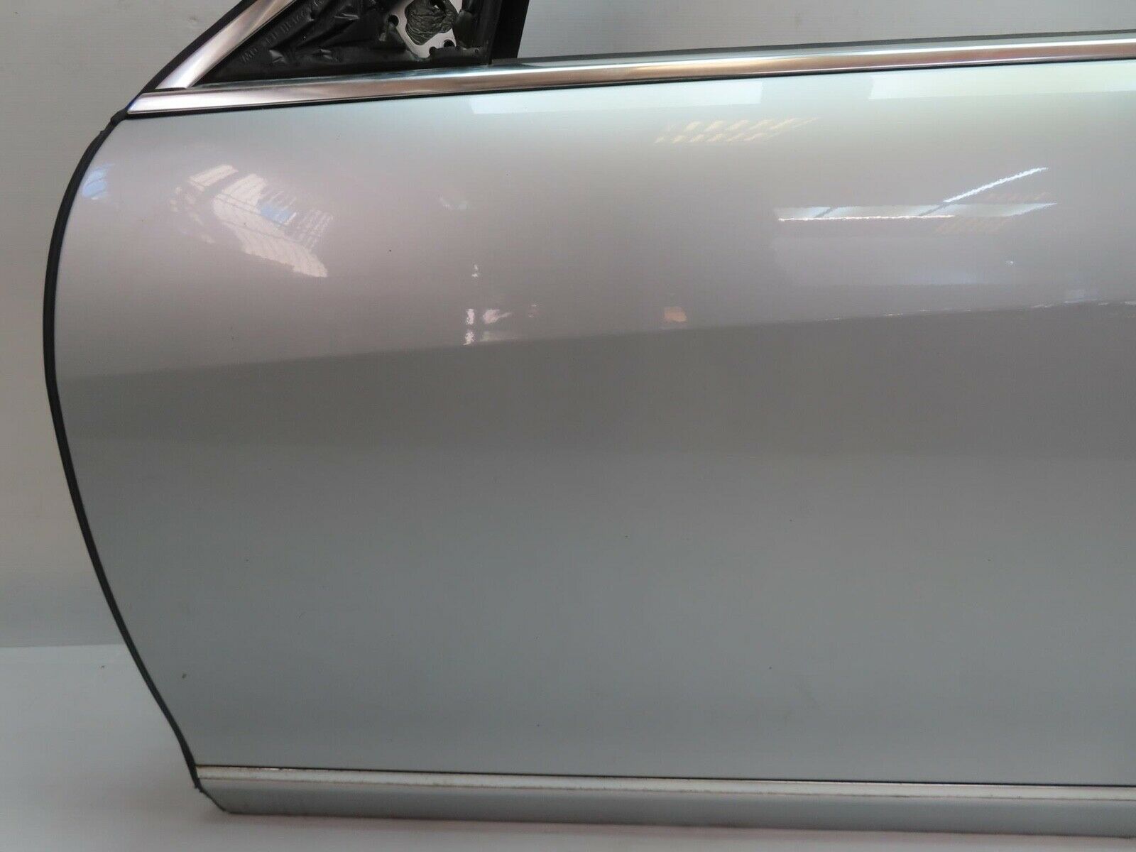 11243 Mercedes-Benz W221 S320 Front Left Door