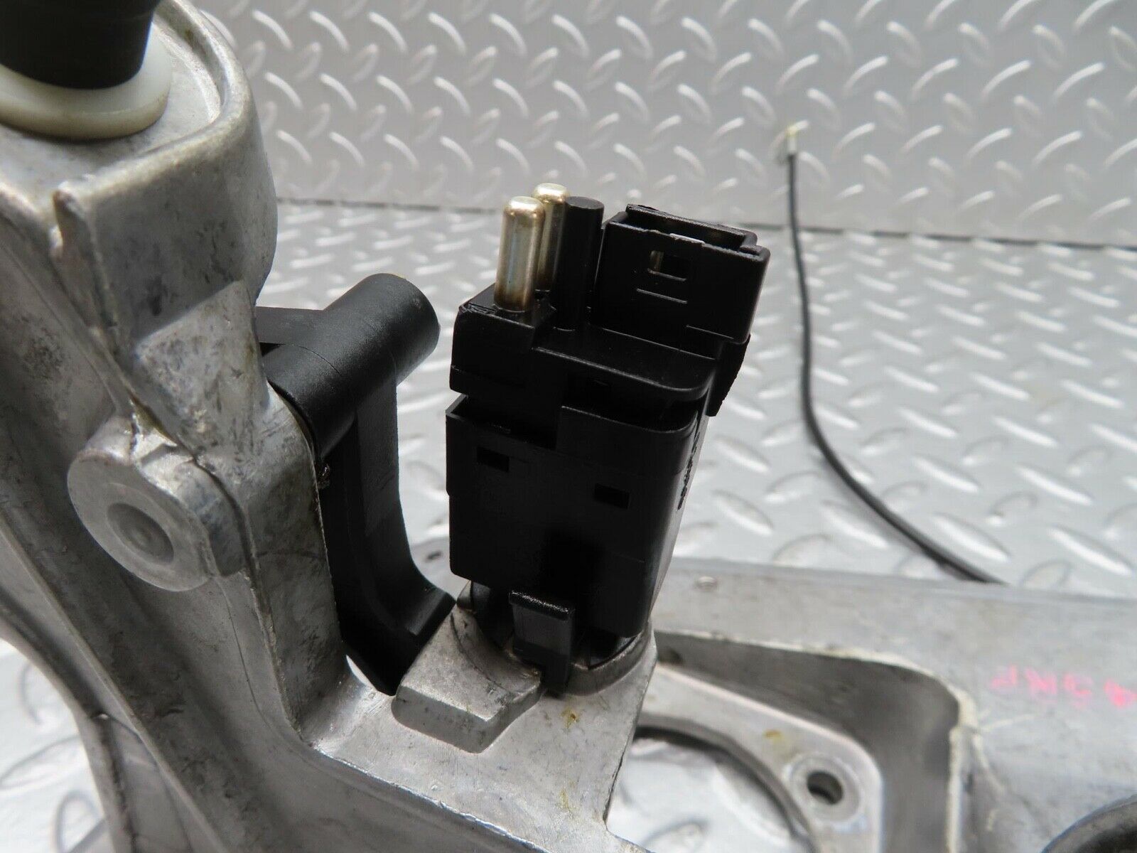 15061 Mercedes-Benz W140 S320 Brake Pedal Bracket 1402902319