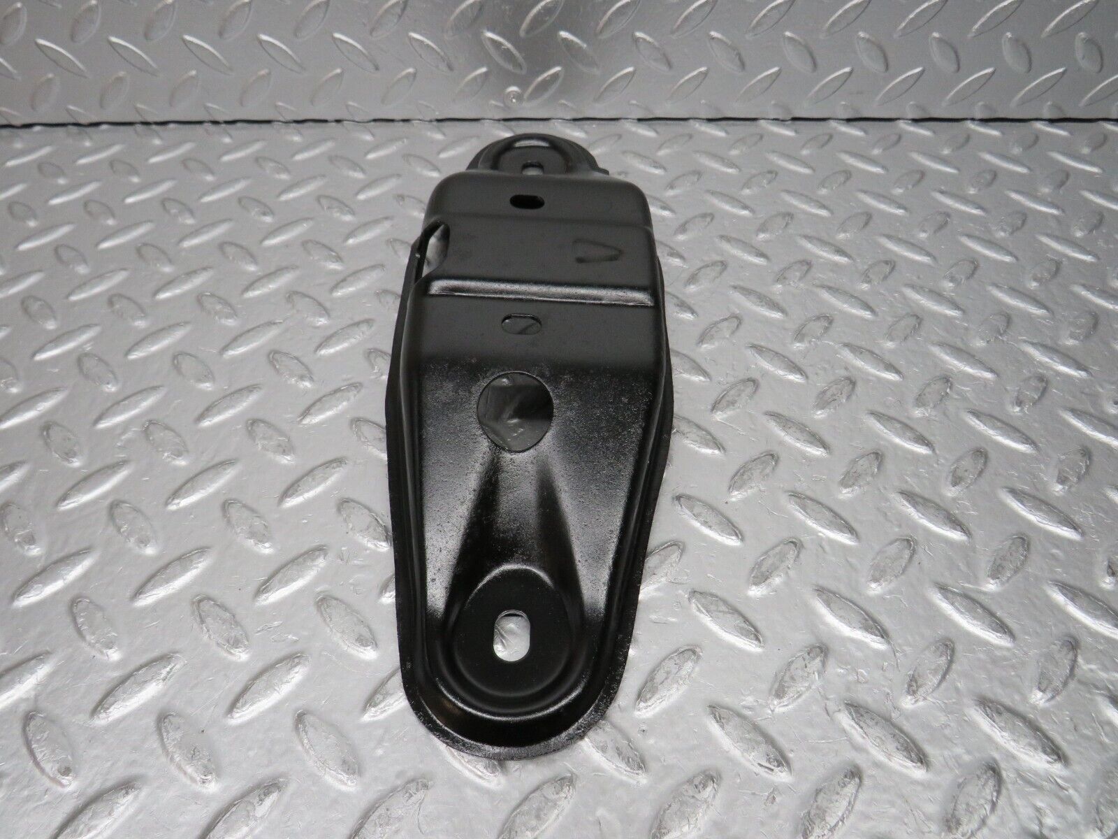 31672 Mercedes-Benz W201 190LE 1.8L Gearbox Mount Bracket