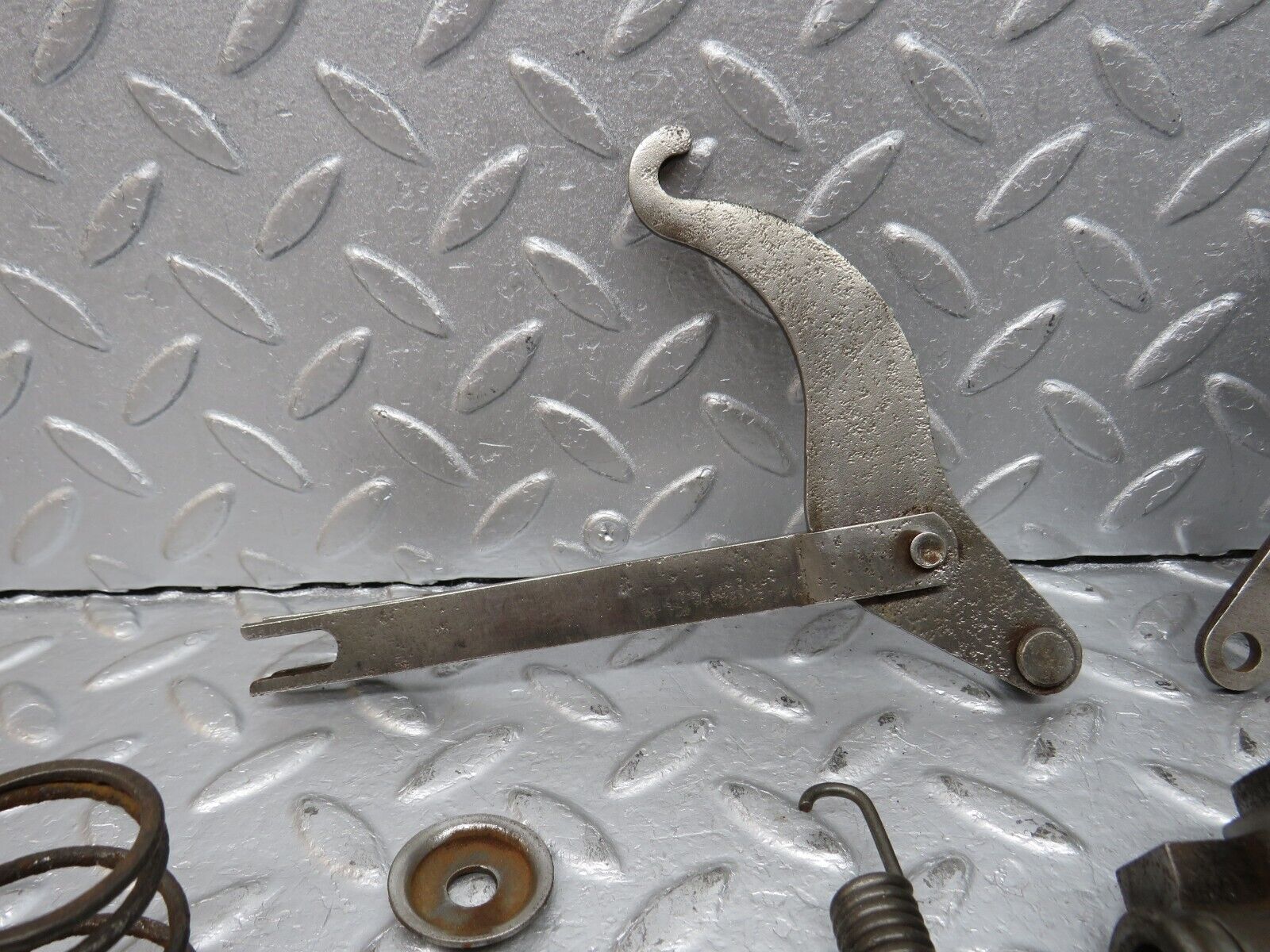 40504 Mercedes-Benz W110 230 Rear Brake Shoes Accessories Left And Right