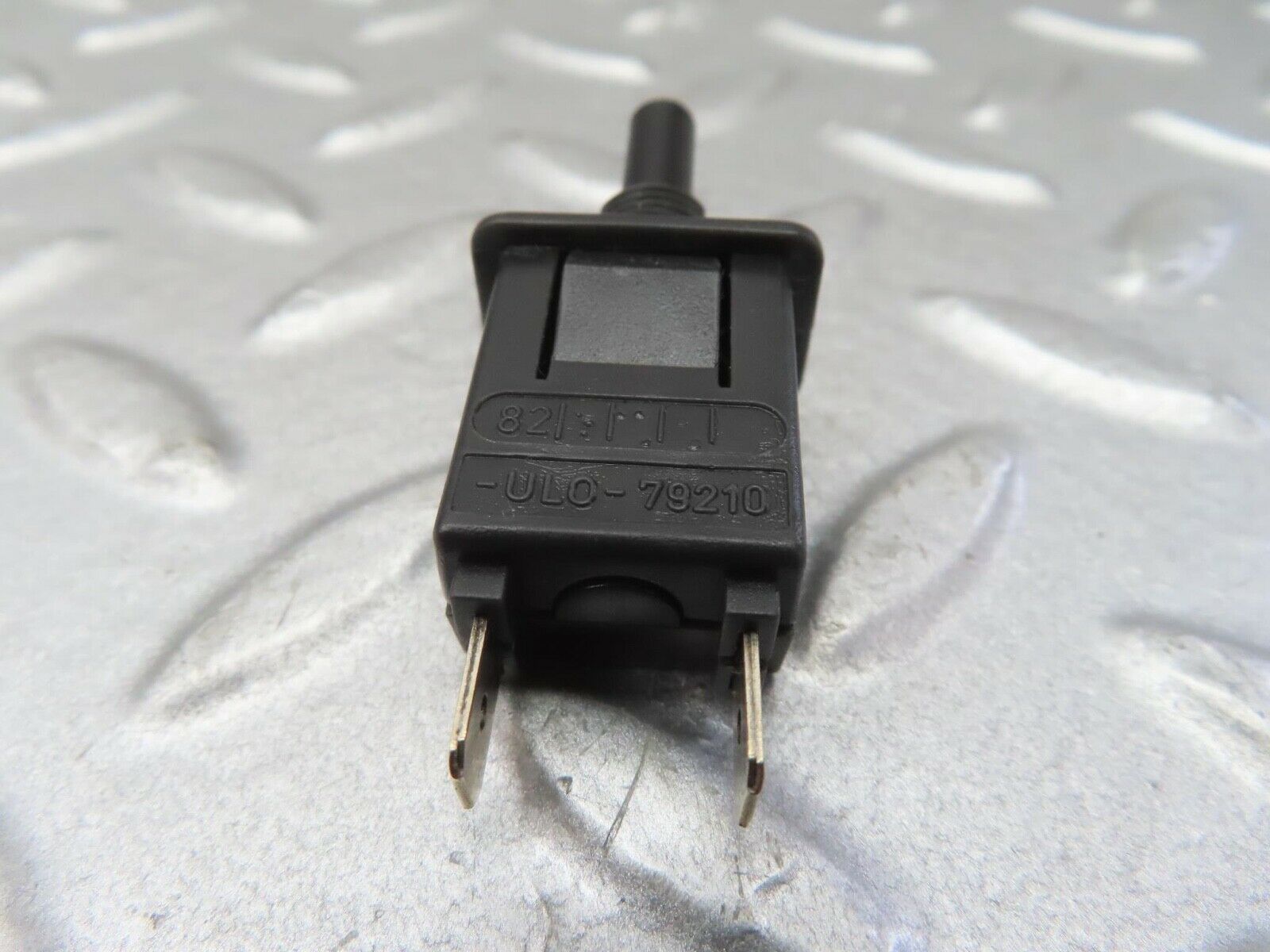 13677 Mercedes-Benz W123 200 Glove Box Light Switch 0008213252