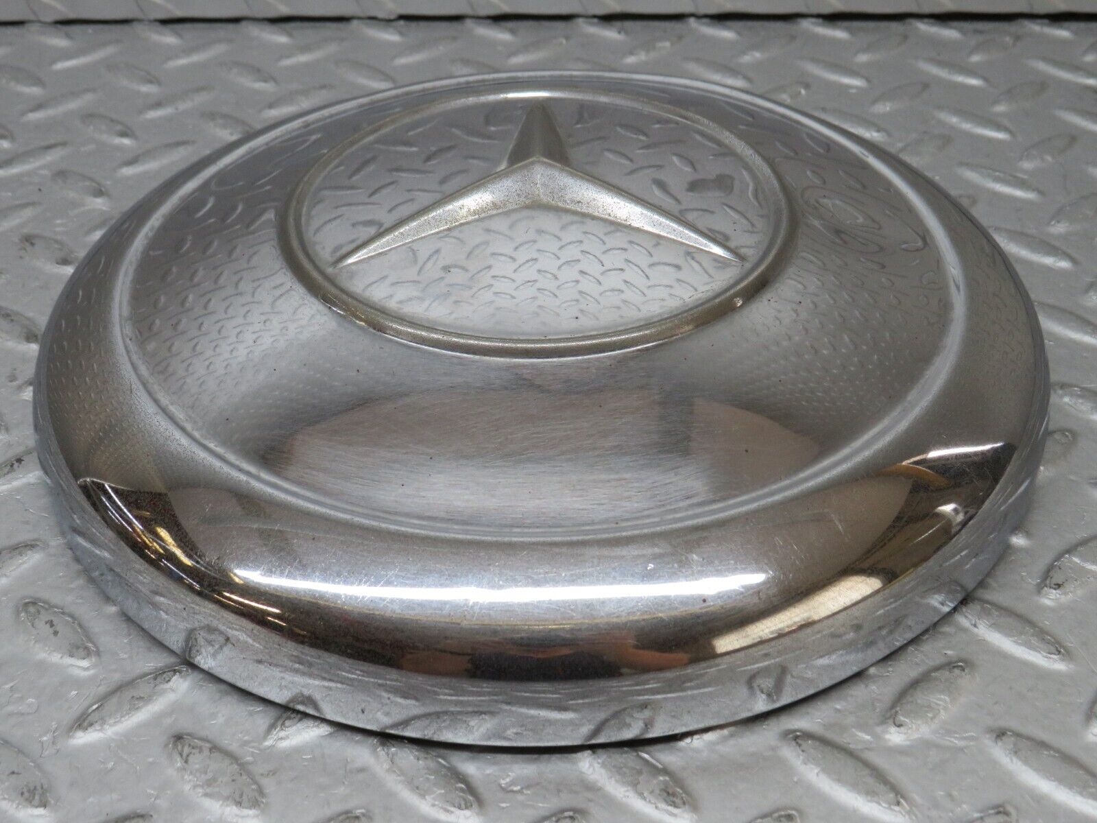 35762 Mercedes-Benz W108 Chrome Wheel Hub Cap