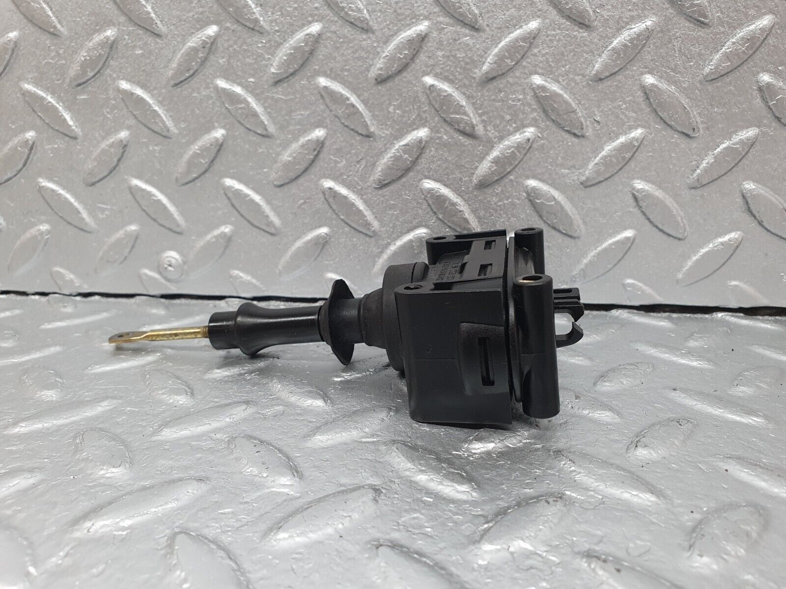 41512 Mercedes-Benz W124 200E Rear Door Lock Vacuum Actuator 0008007975