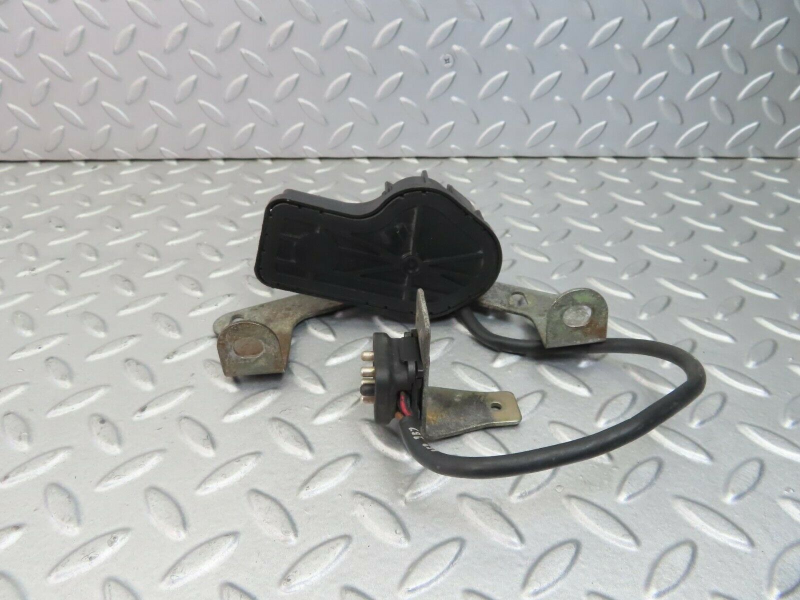 8777 Mercedes-Benz W126 Right Headlight Wiper Motor 1268205242