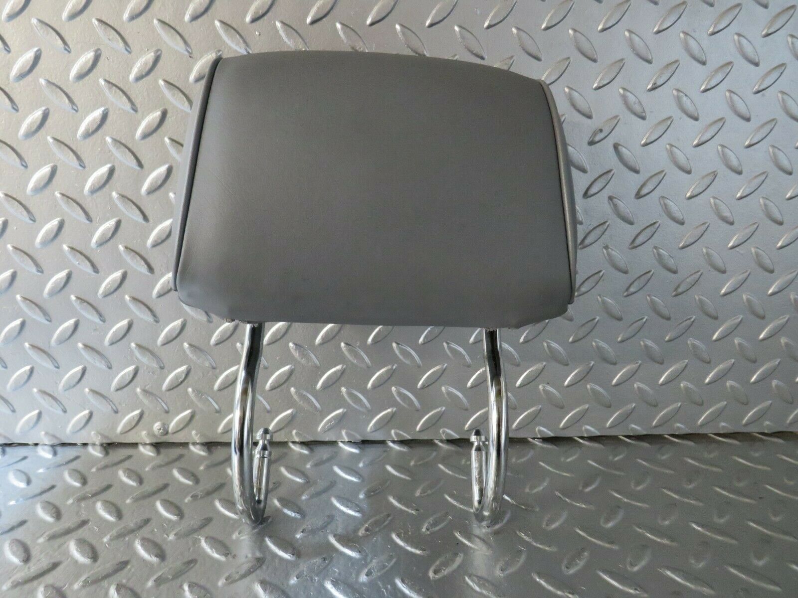 22509 Mercedes-Benz C124 E220 Coupe Coupe Rear Headrest Grey Leather