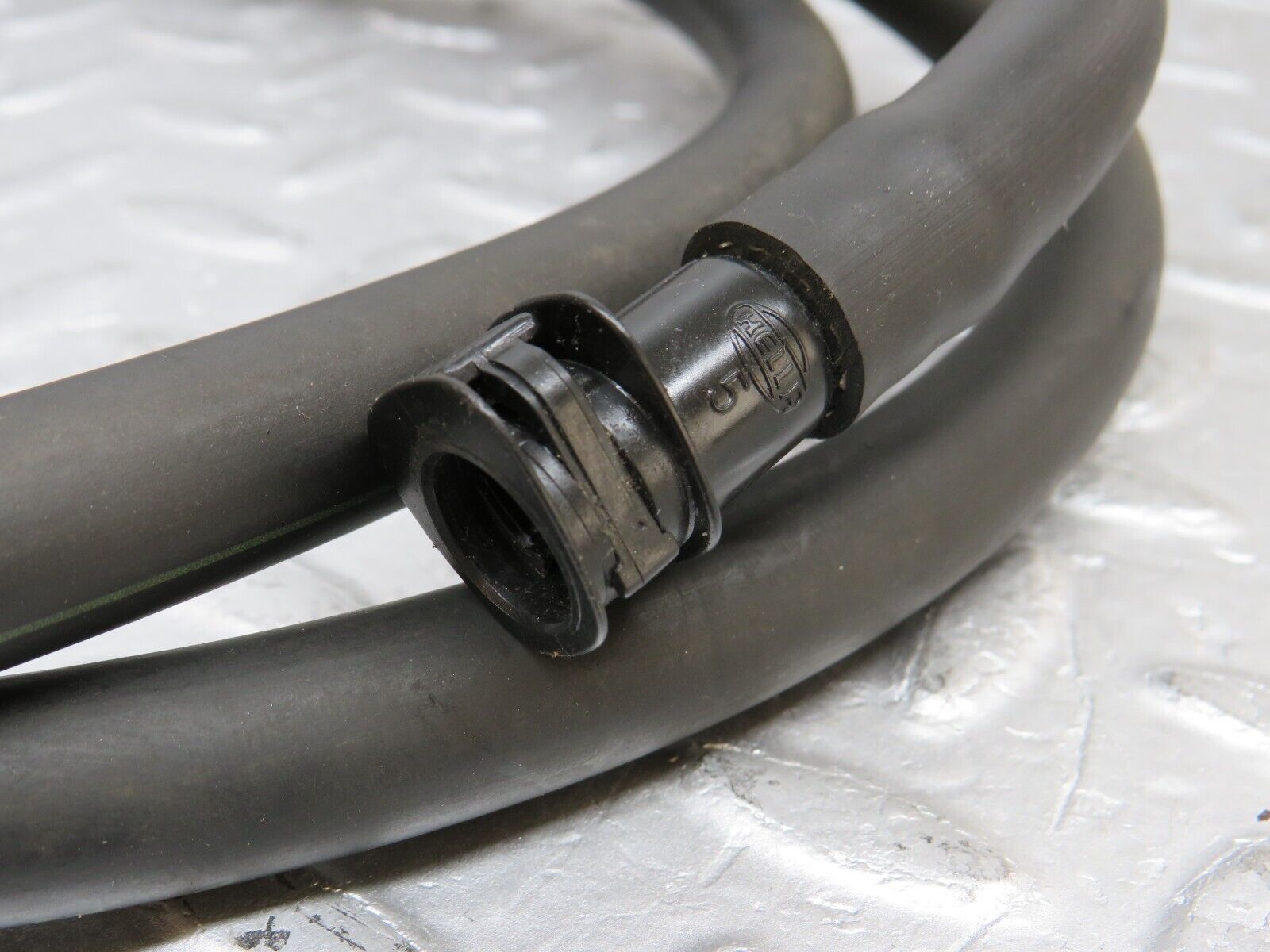 35250 Mercedes-Benz W221 Headlight Washer Hose Pipe