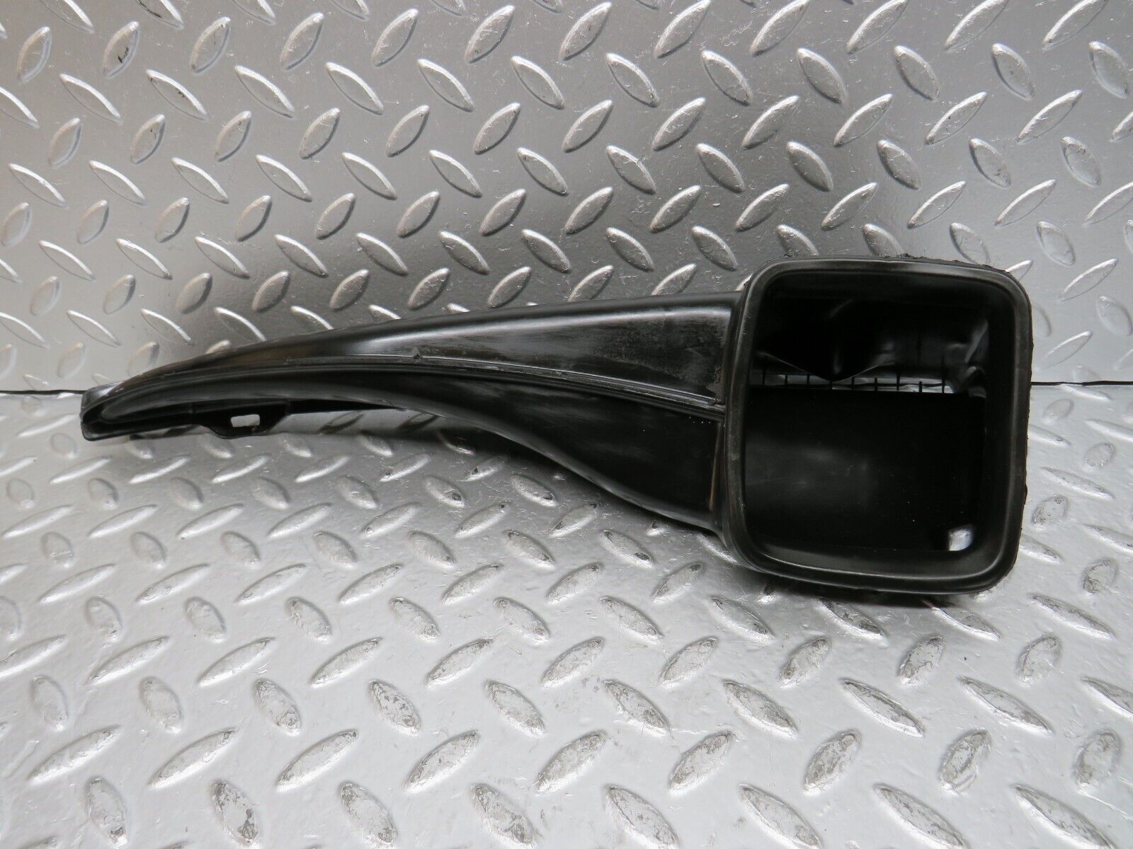 29877 Mercedes-Benz W123 230E Air Duct Vent Pair 1238300119 1238300219