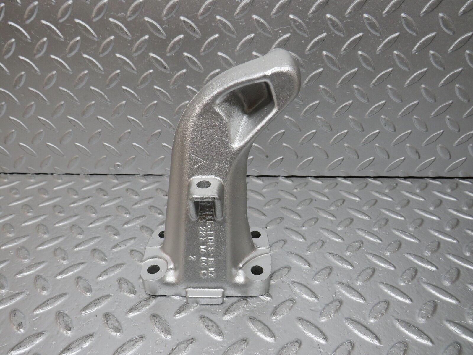 0876 Mercedes-Benz W123 240D Engine Mount Bracket Right Side 6152231404