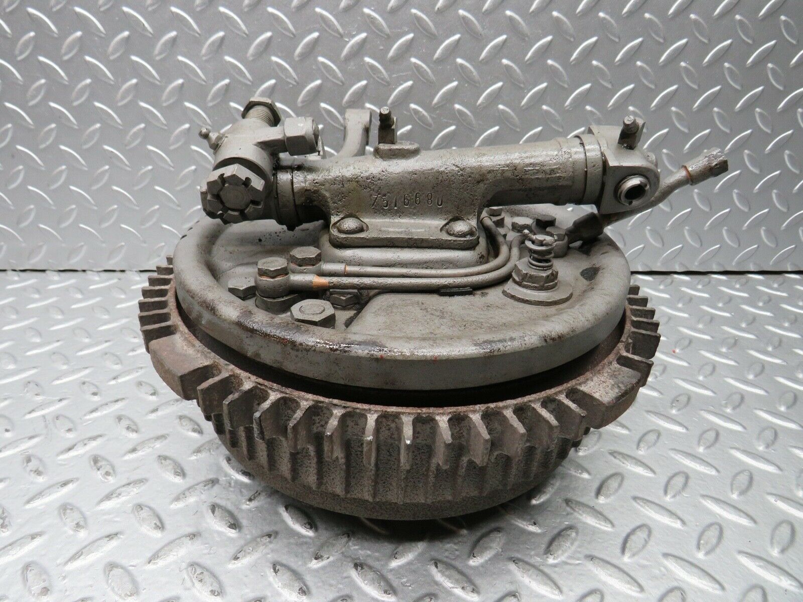 21948 Mercedes-Benz W121 190b Ponton Front Left Wheel Hub