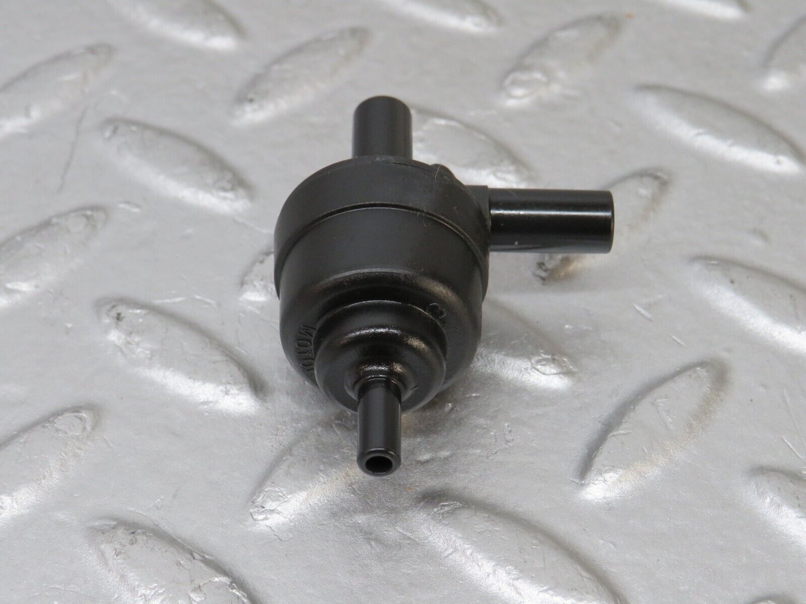 36911 Mercedes-Benz C126 420SEC Coupe Engine Crankcase Vent Valve 1074700893