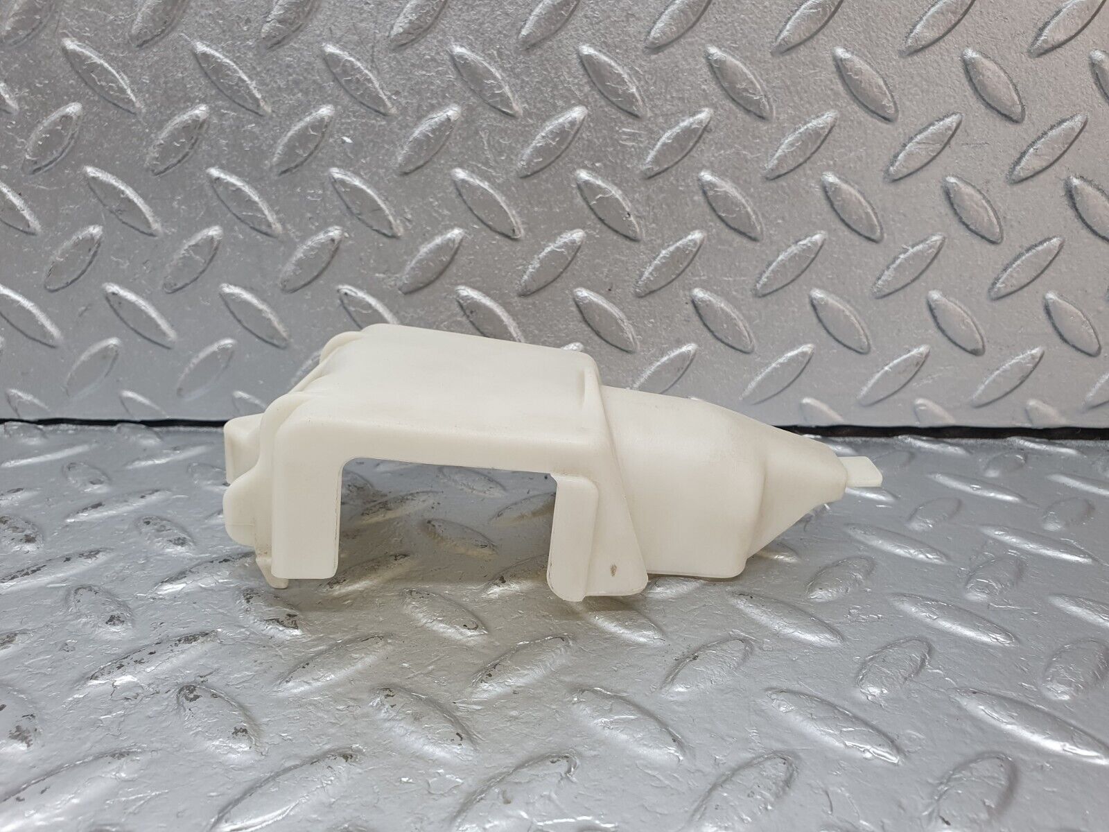 41590 Mercedes-Benz W124 200E Rear Door Lock Vacuum Actuator Cover 1248050590