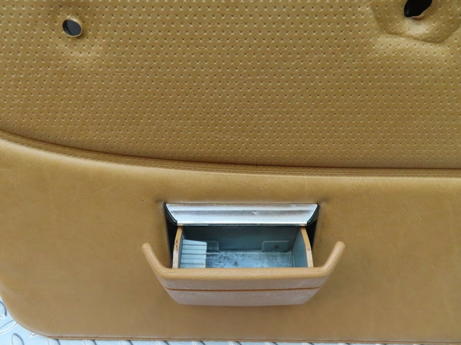 3814 Mercedes-Benz S123 200T Wagon Rear Right Door Card Palomino