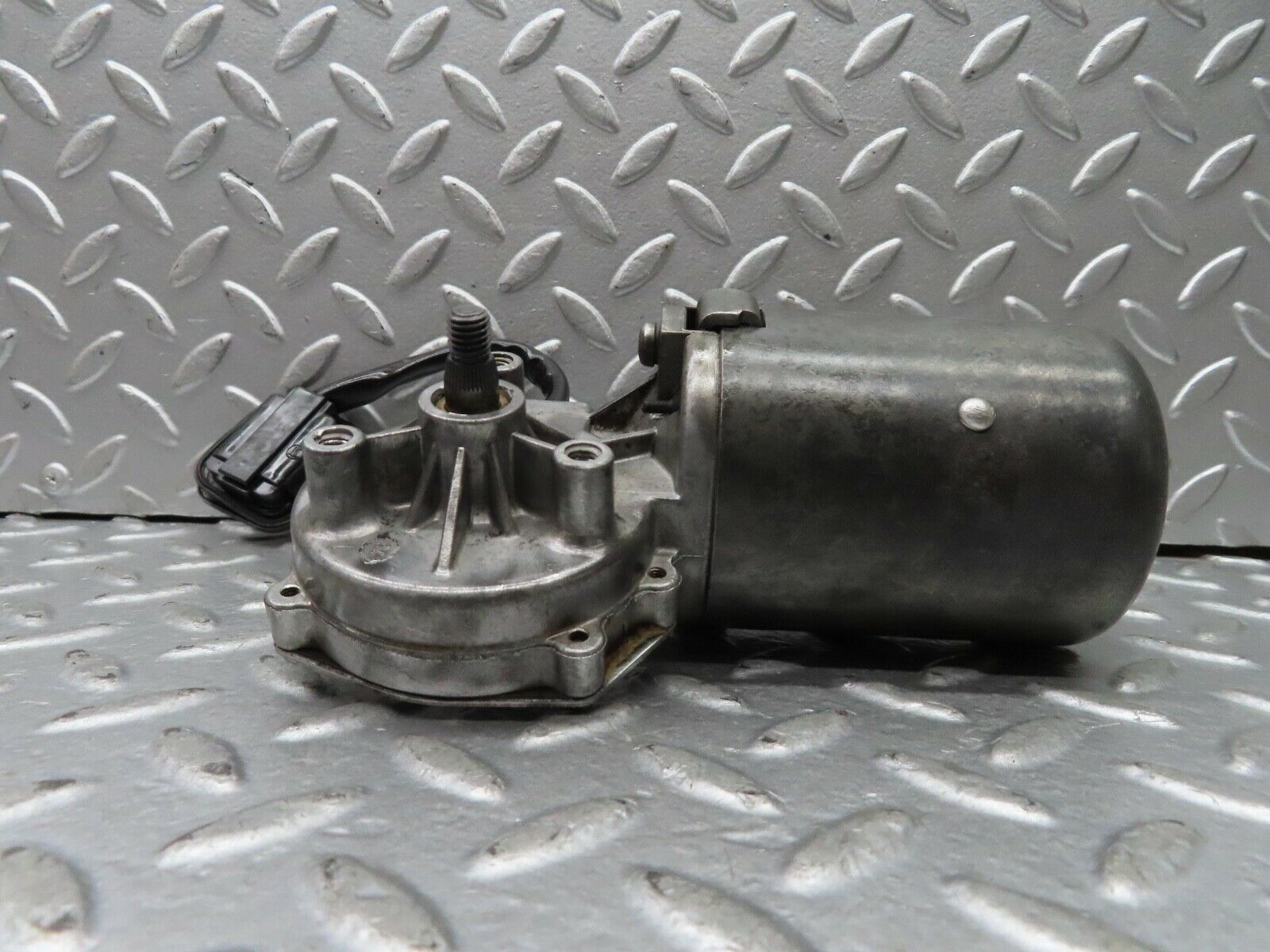 19118 Mercedes-Benz W123 300D Wiper Motor