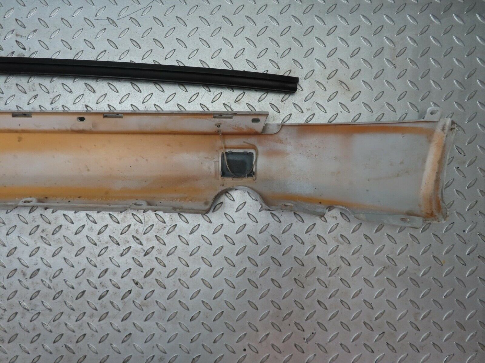 16507 Mercedes-Benz W124 260E Side Skirt Left Side