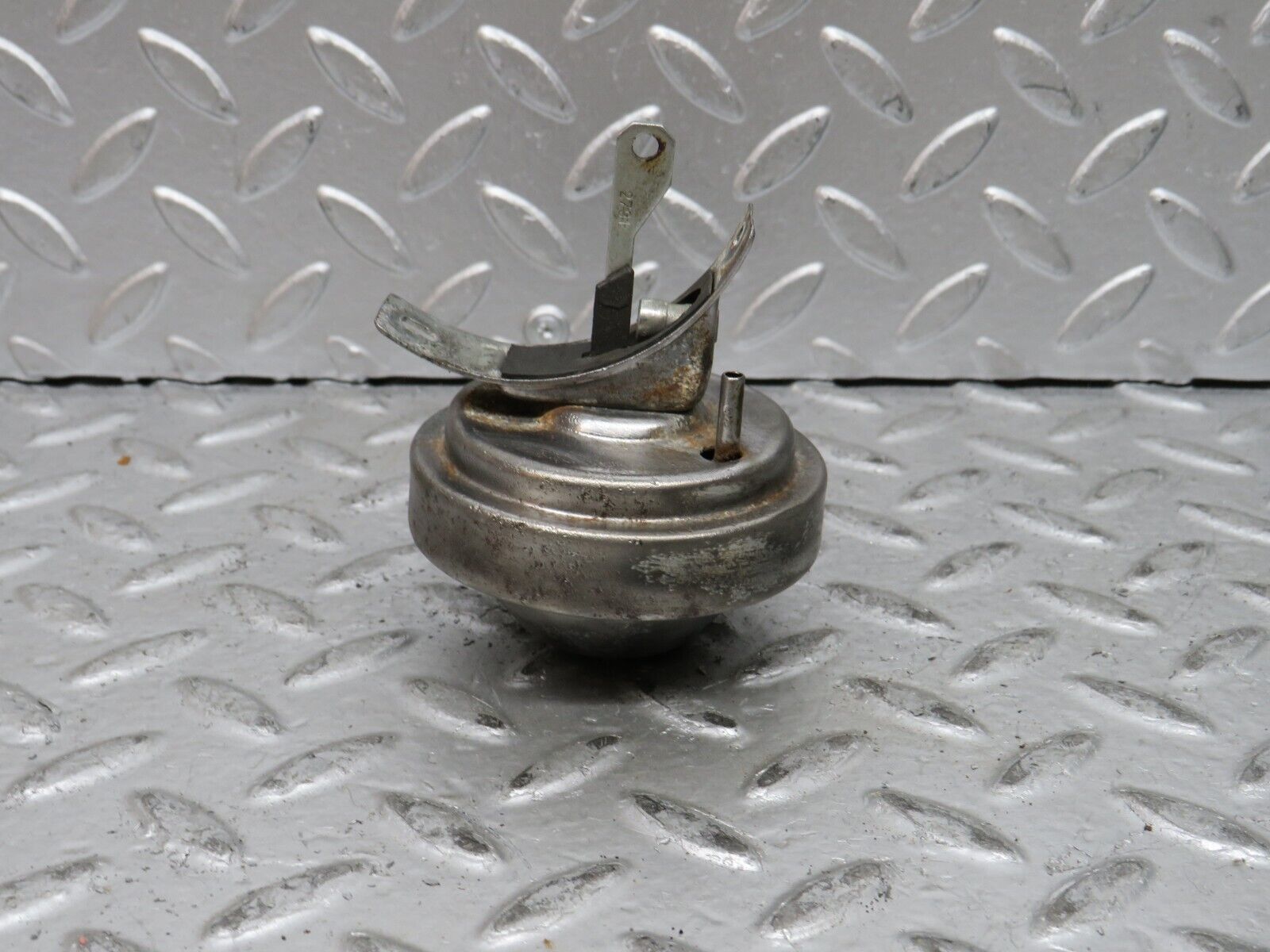 28052 Mercedes-Benz W123 280E Ignition Distributor Vacuum Control Valve