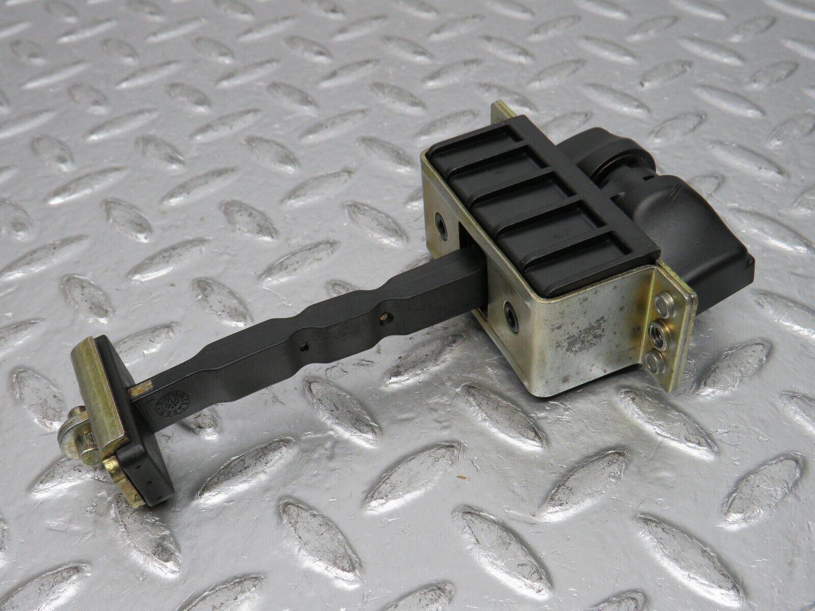 32279 Mercedes-Benz W220 S430 Front Left Door Safety Check Strap