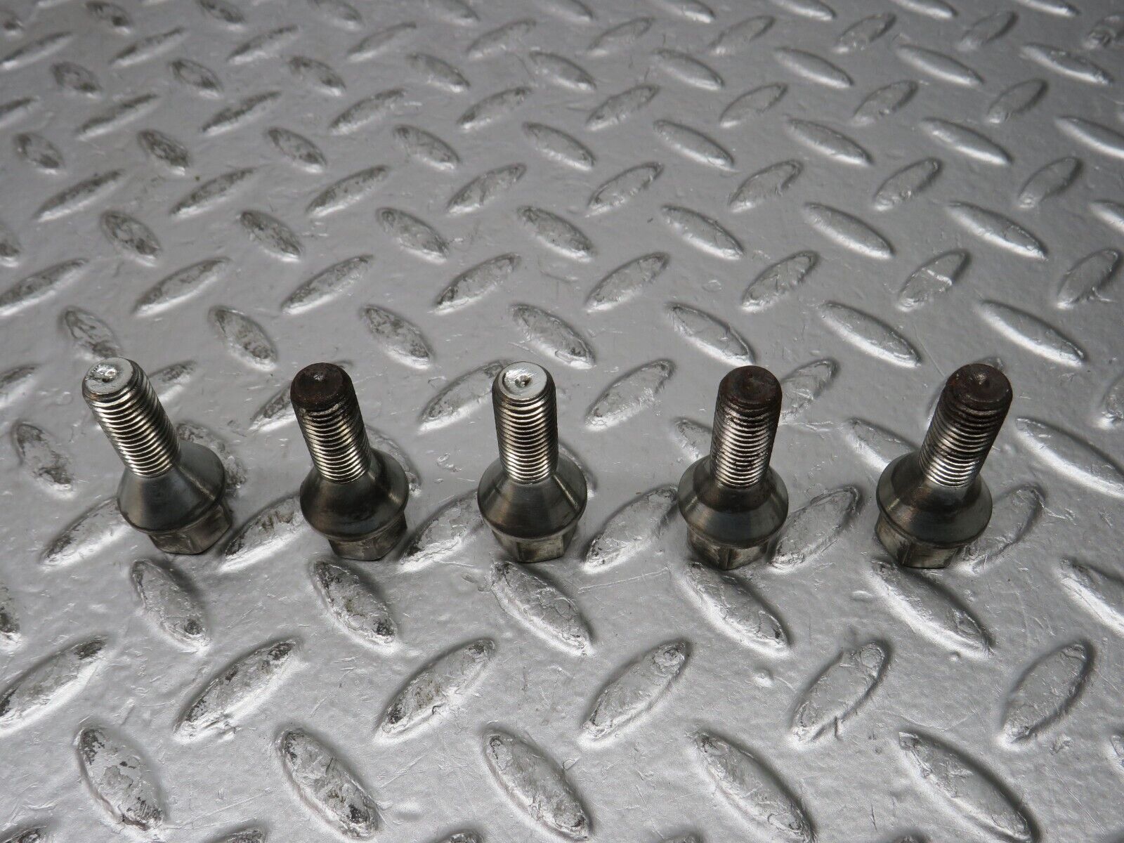 31865 Mercedes-Benz 5x Alloy Wheel Lug Bolt M12x1.5