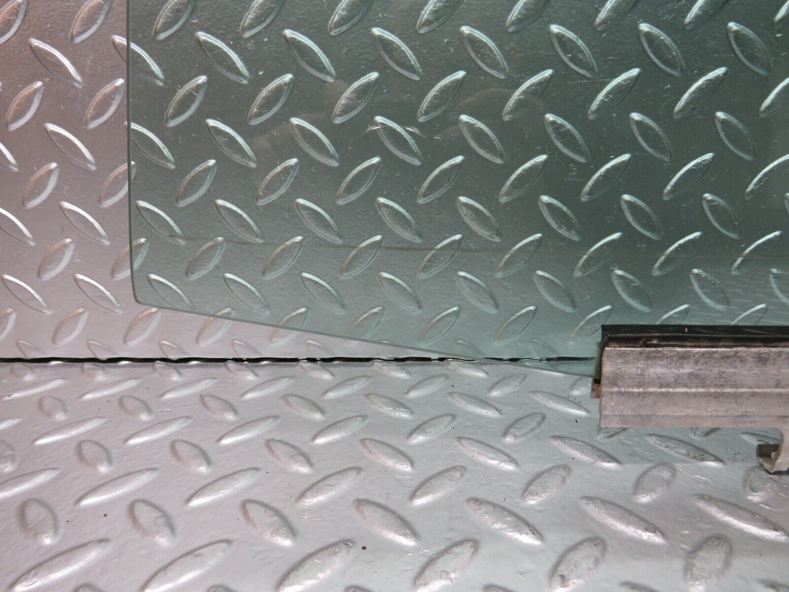 25133 Mercedes-Benz W201 190D Rear Left Door Window Glass