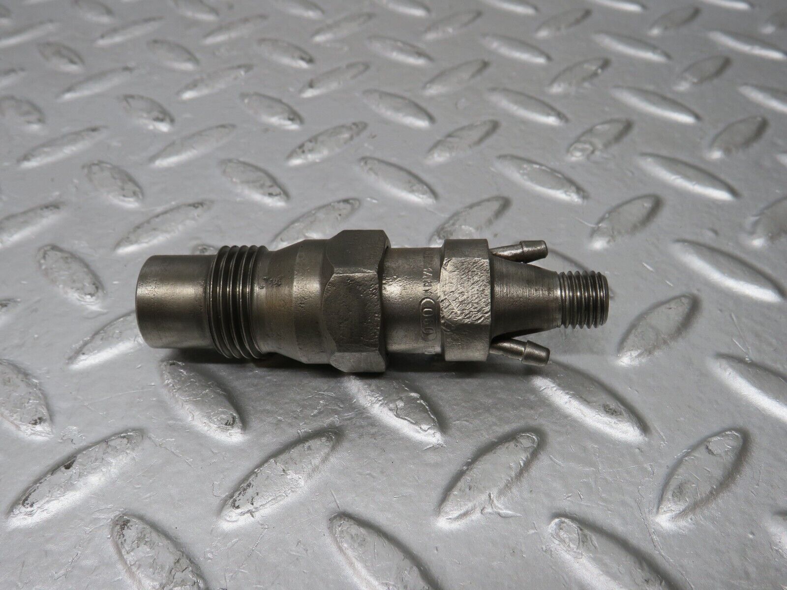 32902 Mercedes-Benz W123 300D Fuel Injector Bosch KCA30S35/4