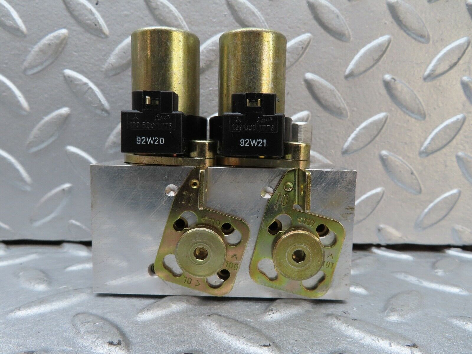 17471 Mercedes-Benz R129 300SL Coupe Soft Top Hydraulic Valve Block 1298002278