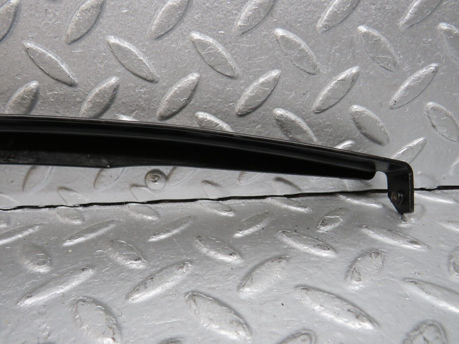 39661 Mercedes-Benz R129 320SL Coupe Right Door Rear Window Channel