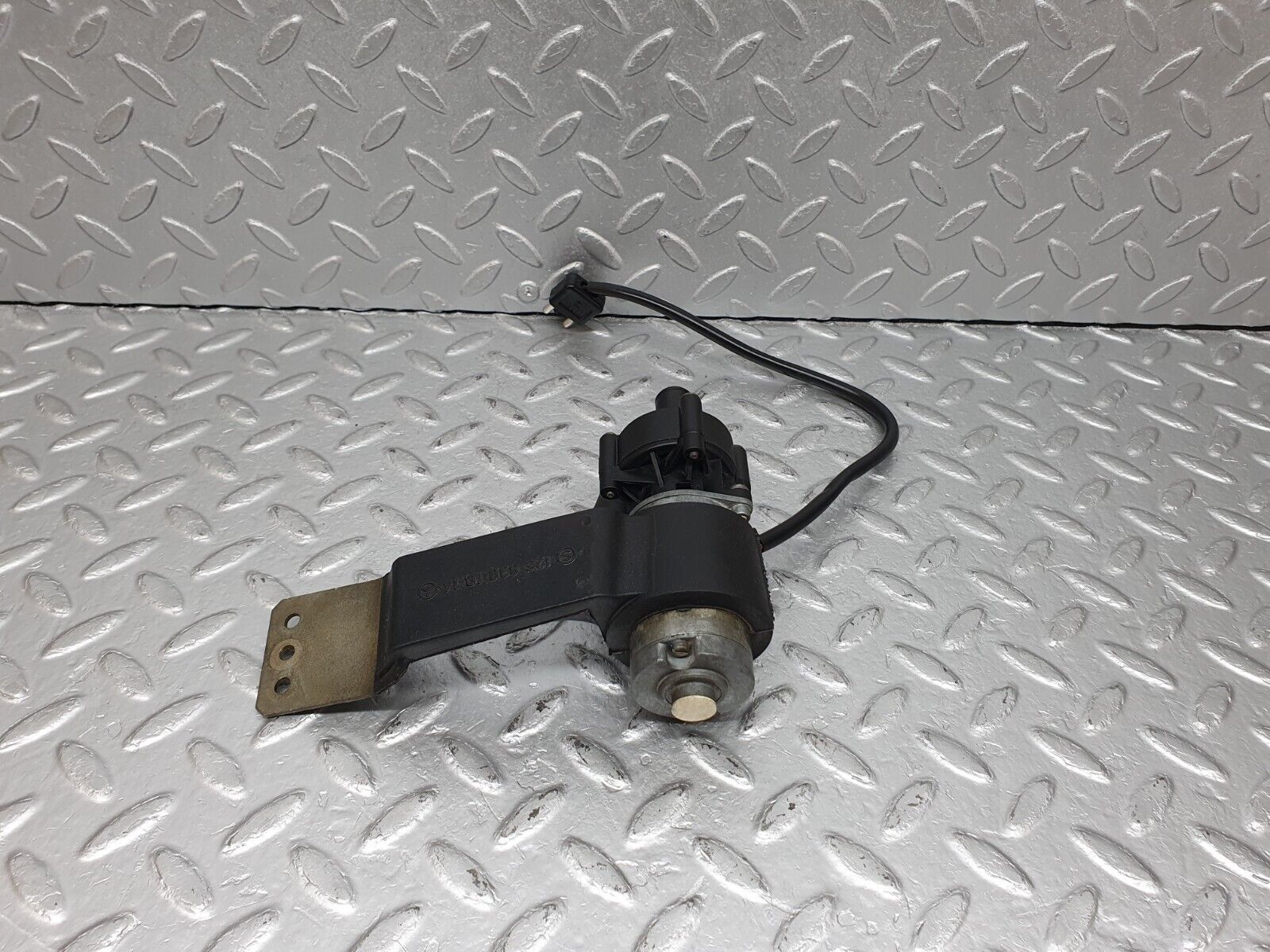 41085 Mercedes-Benz W126 300SE Auxiliary Heating Water Pump 1268301814