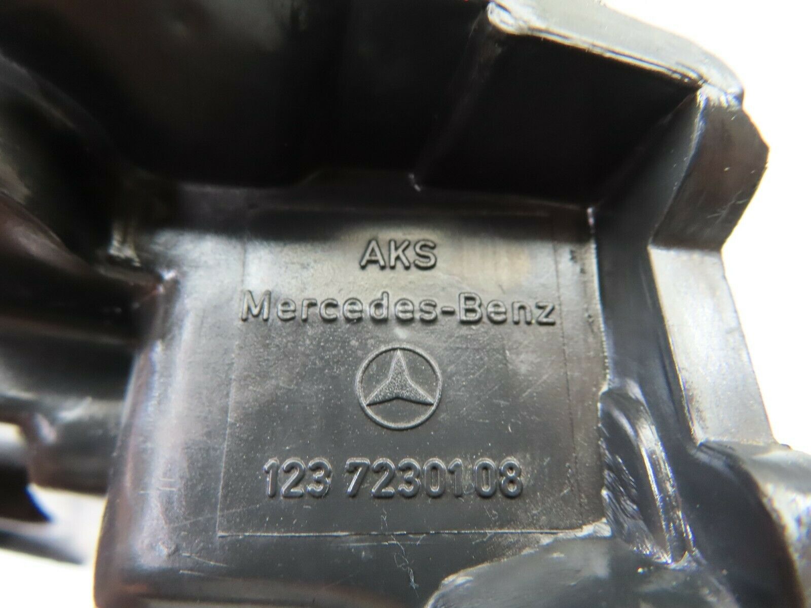 6117 Mercedes-Benz W126 380SE Front Left Door Lock Mechanism