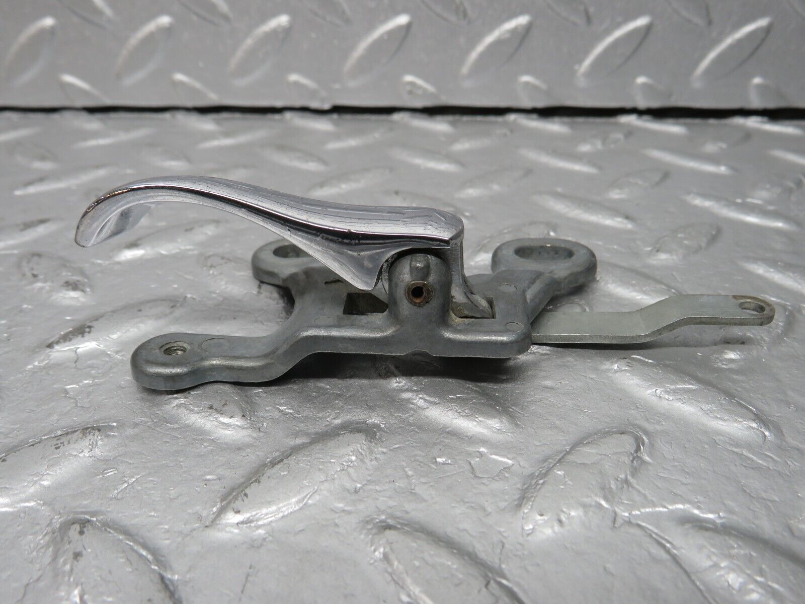 40254 Mercedes-Benz W110 230 Left Interior Door Handle Chrome 1107660319