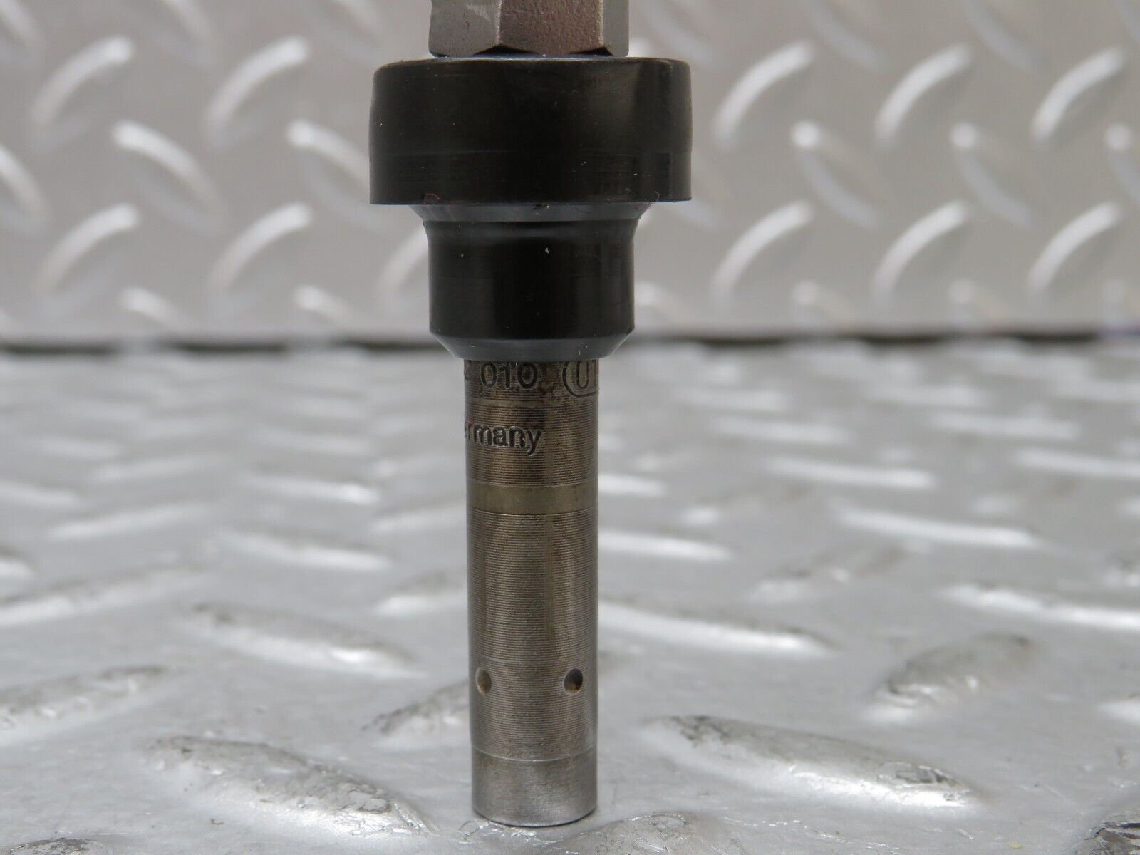 27428 Mercedes-Benz W123 280E Fuel Injector Bosch 0437502010