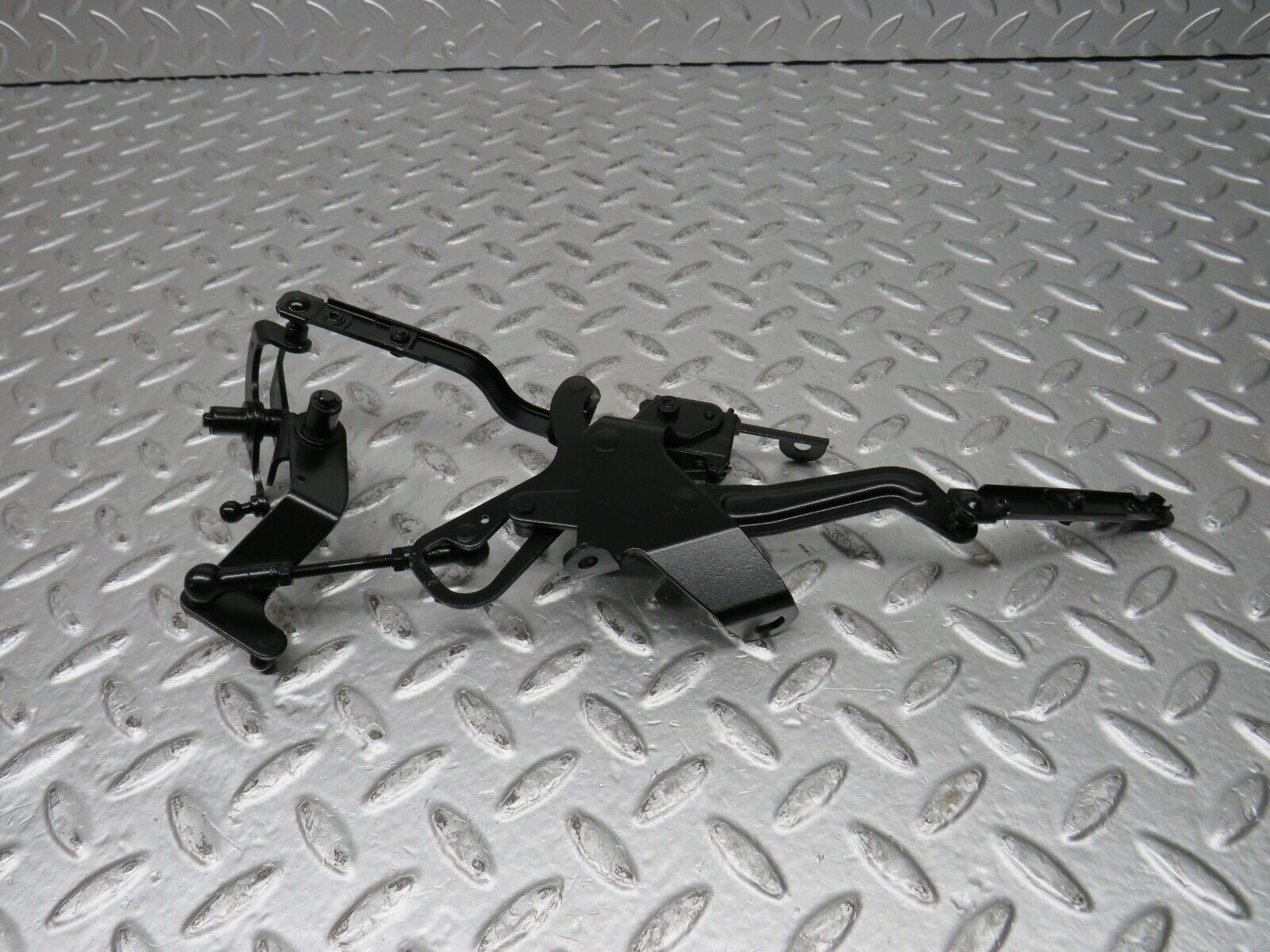 31993 Mercedes-Benz W123 230E Throttle Linkage