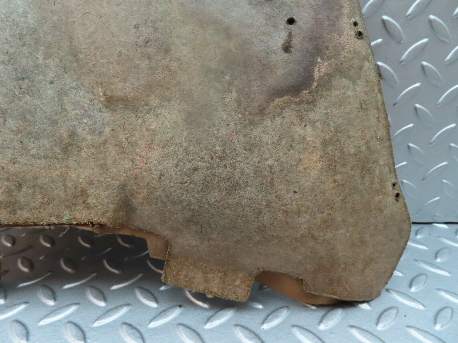 5428 Mercedes-Benz W124 230E Centre Console Carpet Right Side Beige