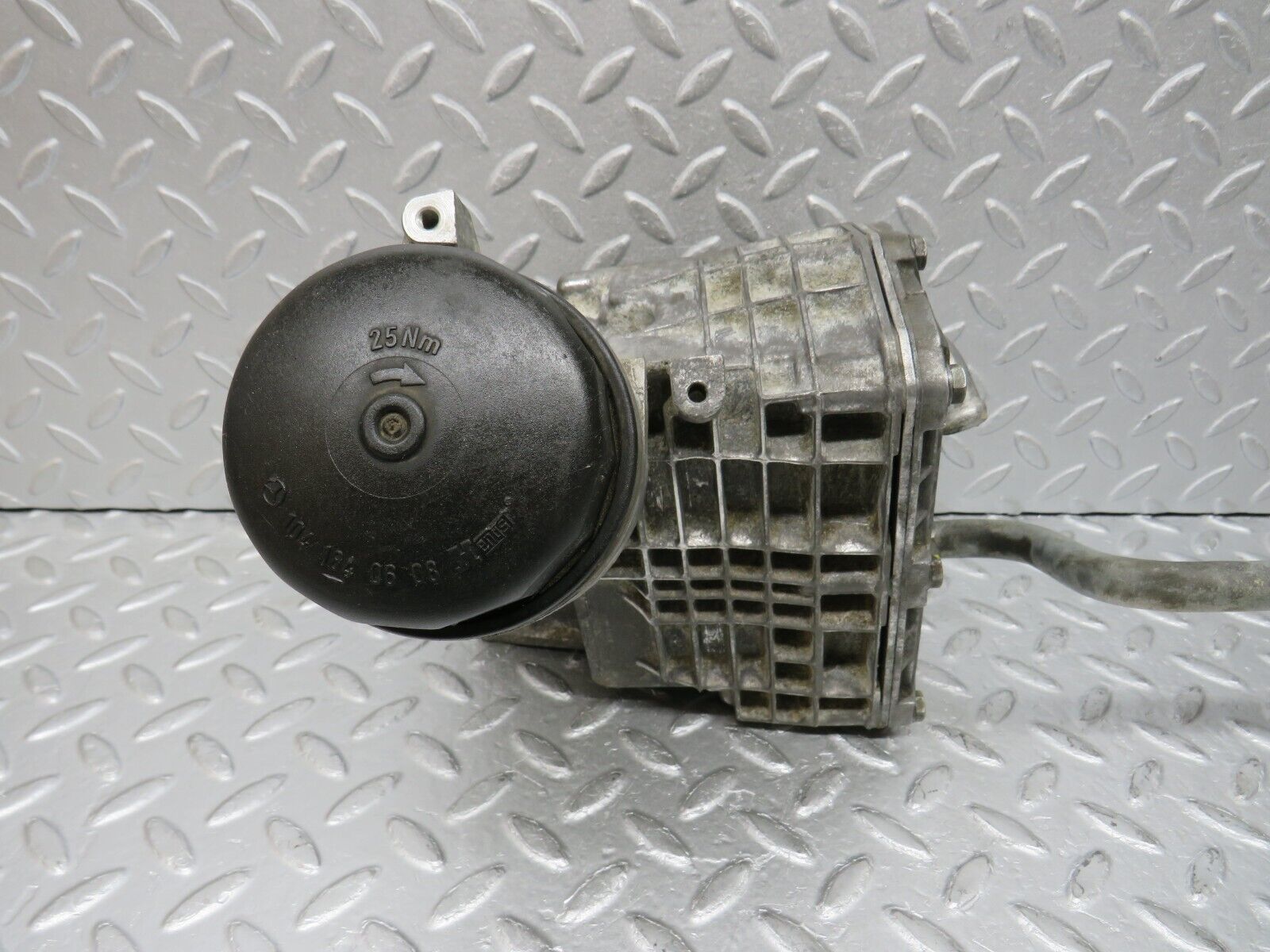 38169 Mercedes-Benz A124 320E Cabriolet Oil Filter Housing 1041840608