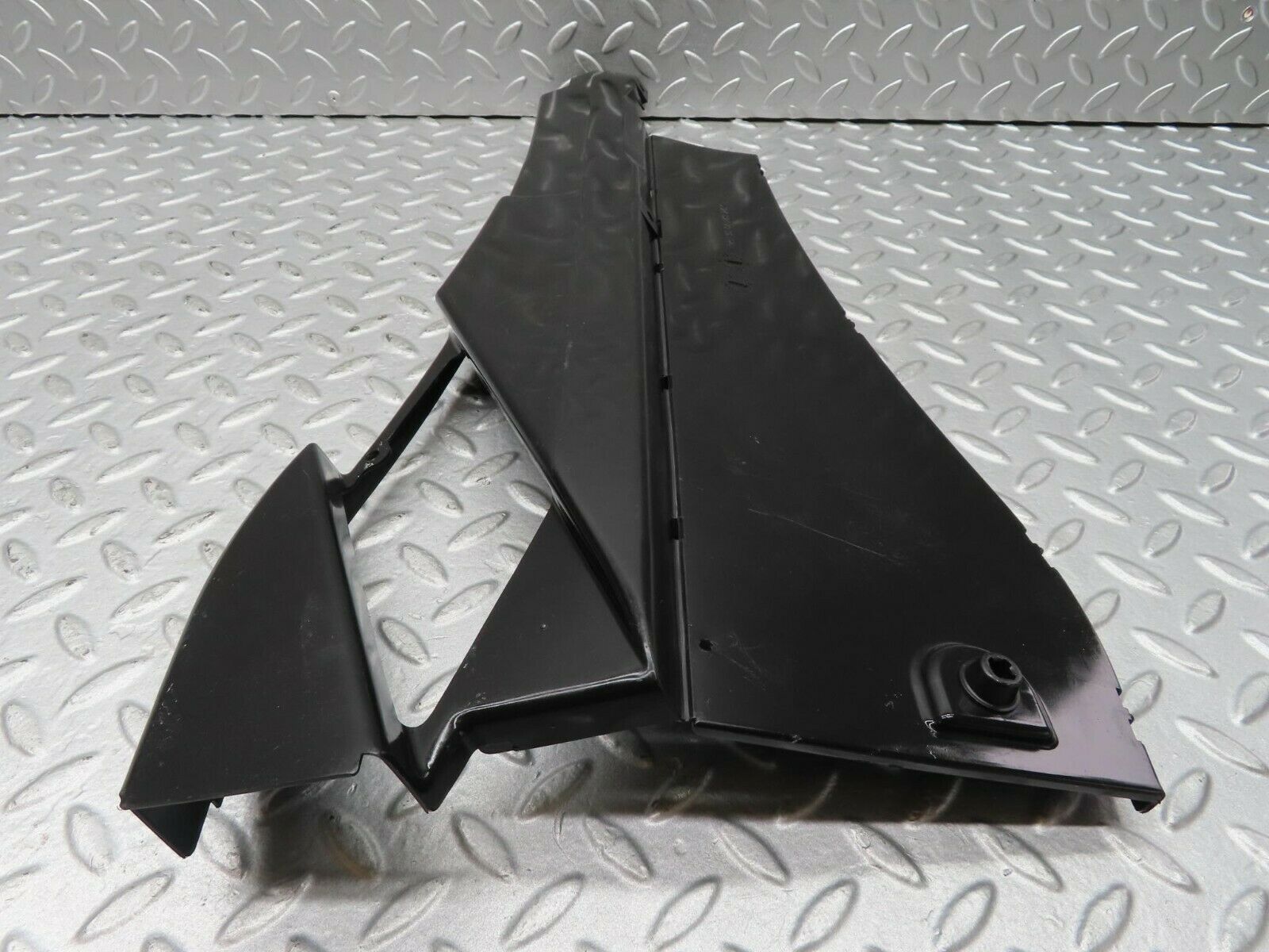 16315 Mercedes-Benz W124 260E Front Left Cable Channel 1248212336