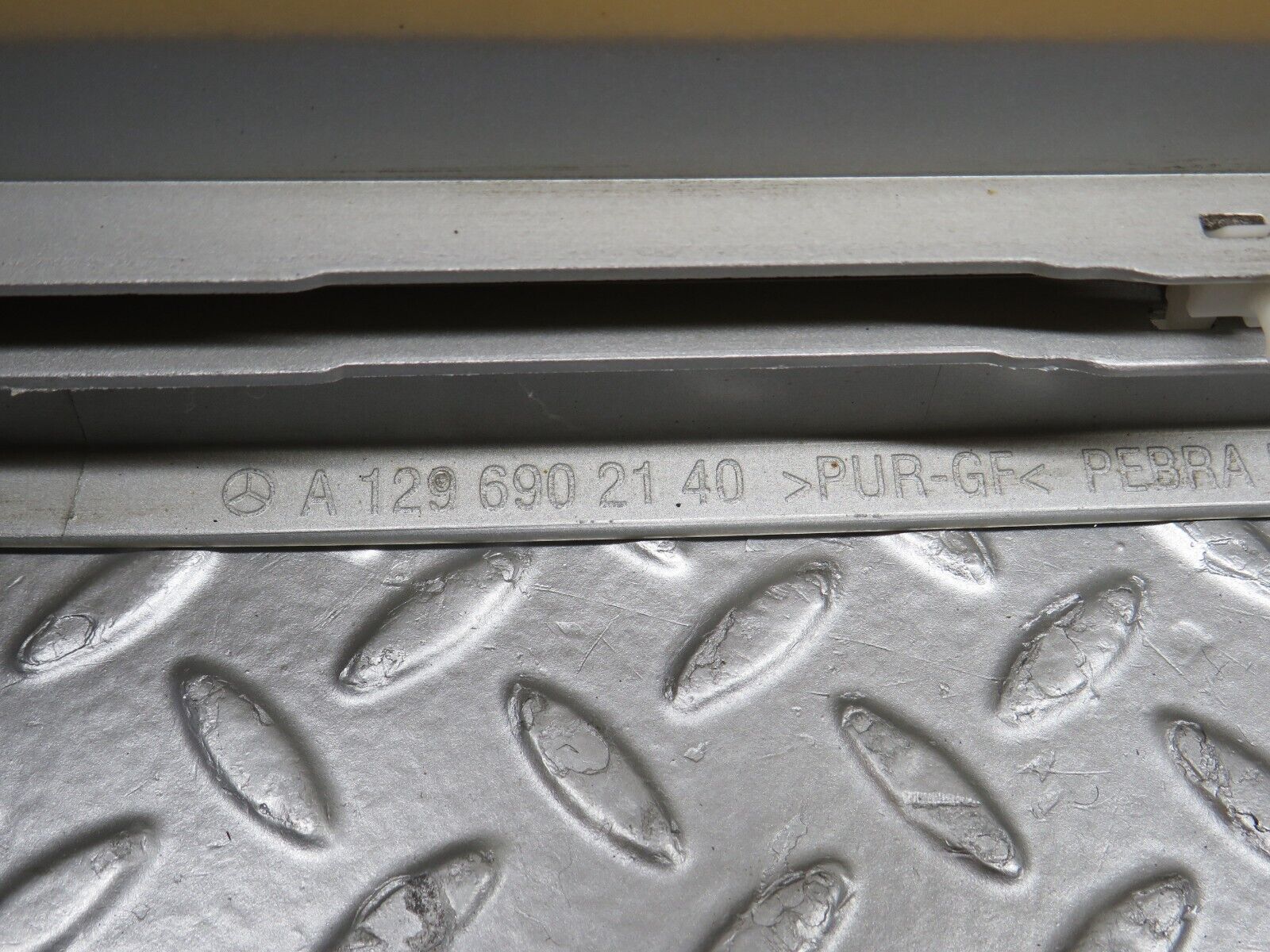 39380 Mercedes-Benz R129 320SL Coupe Left Door Lower Moulding Trim 1296902140