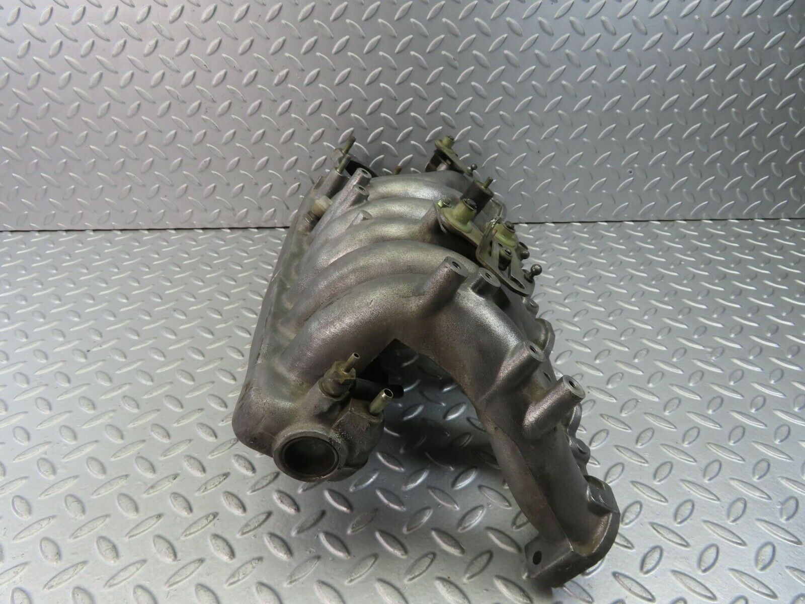 8961 Mercedes-Benz W123 Air Intake Manifold 1101412901