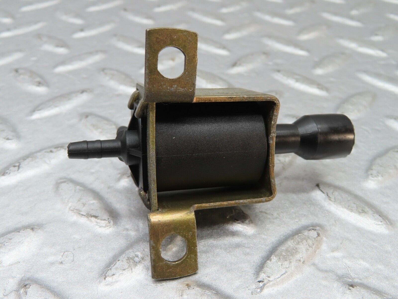 20051 Mercedes-Benz R129 300SL Coupe Vacuum Control Valve Pierburg 0015407097