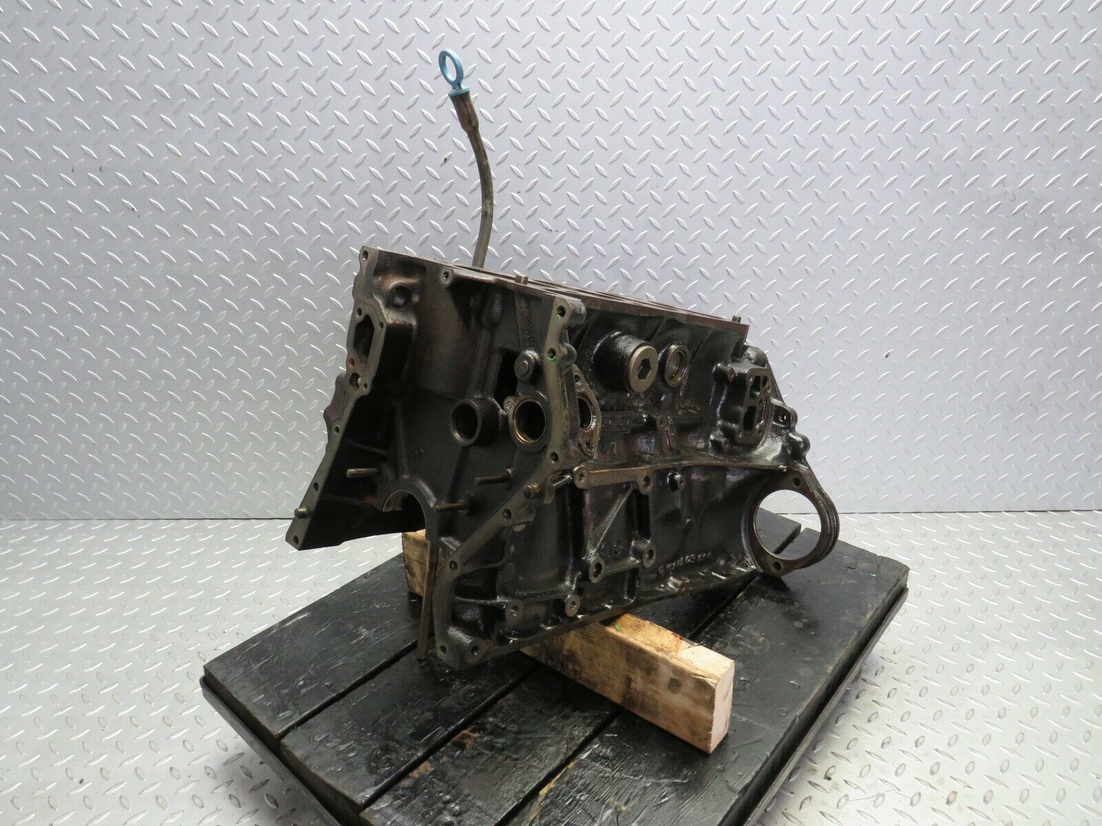 21953 Mercedes-Benz W123 230E Engine Block M102 1020110901 M102.980