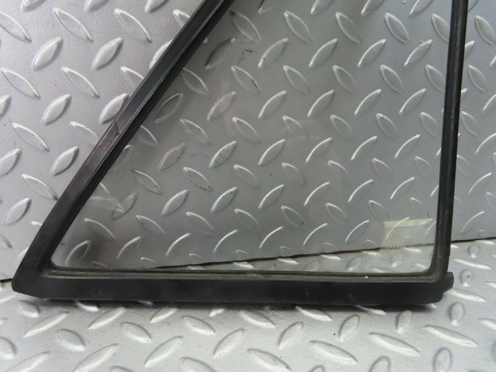 8282 Mercedes-Benz W115 Rear Left Quarter Glass