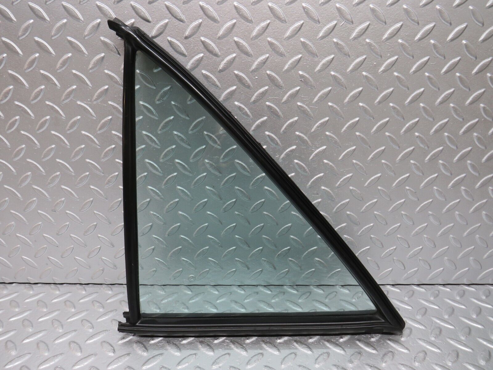 33145 Mercedes-Benz W126 Rear Left Quarter Window Glass 1267350124