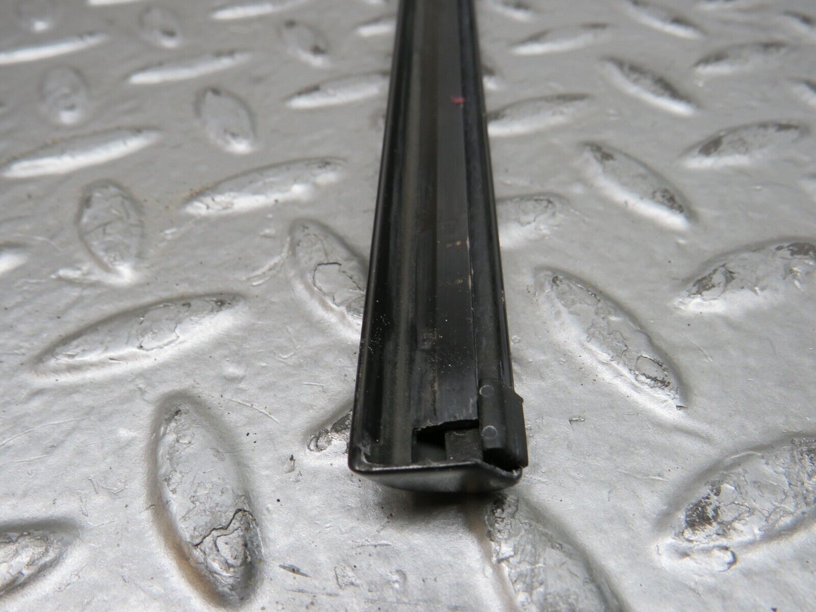 29002 Mercedes-Benz C124 320CE Coupe Rear Right Window Exterior Chrome Trim